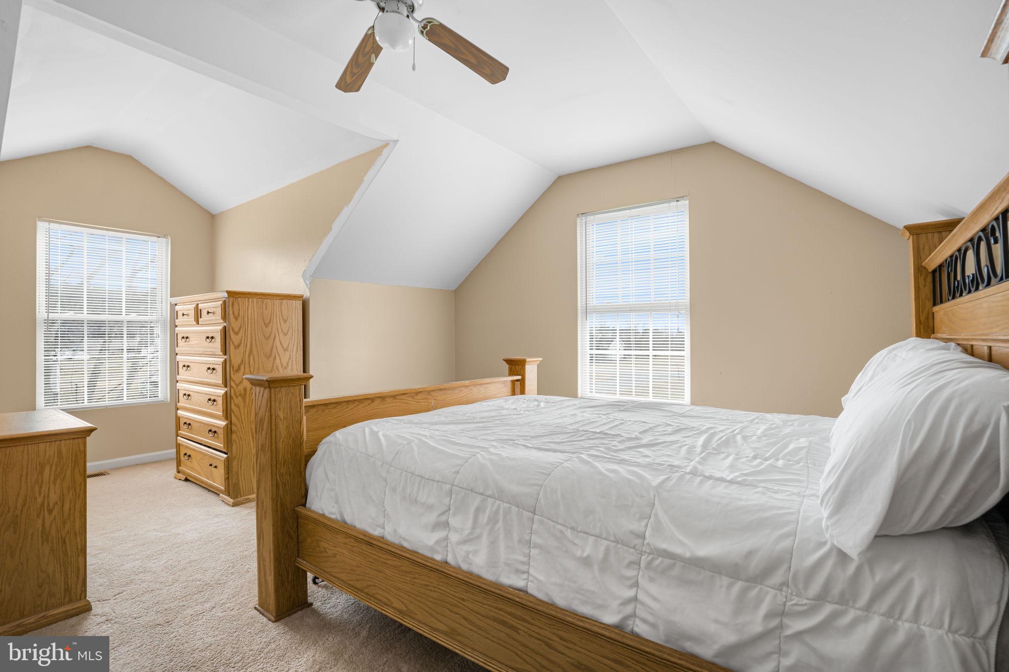 CAPTAIN'S COVE - Residential