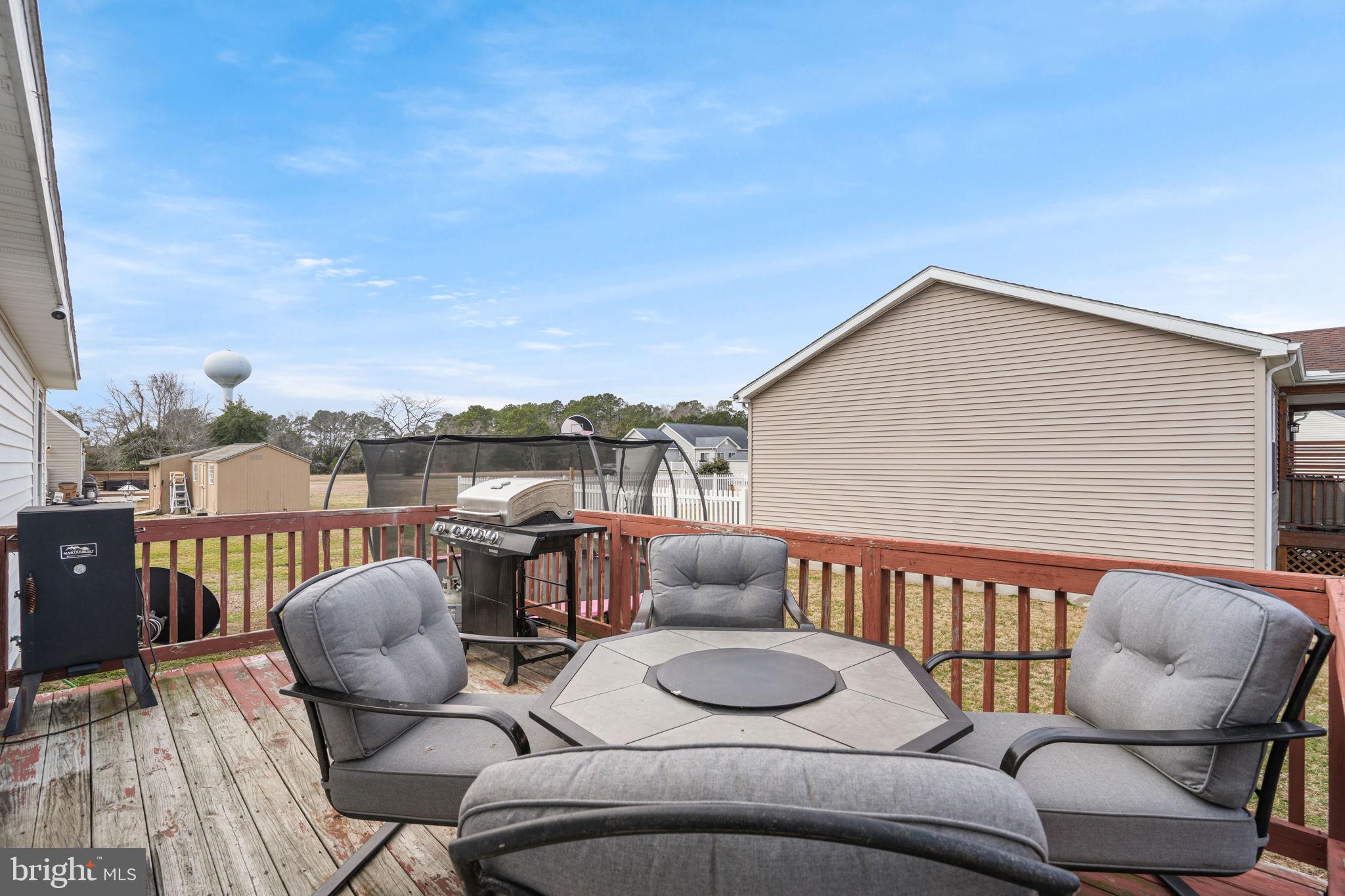 CAPTAIN'S COVE - Residential