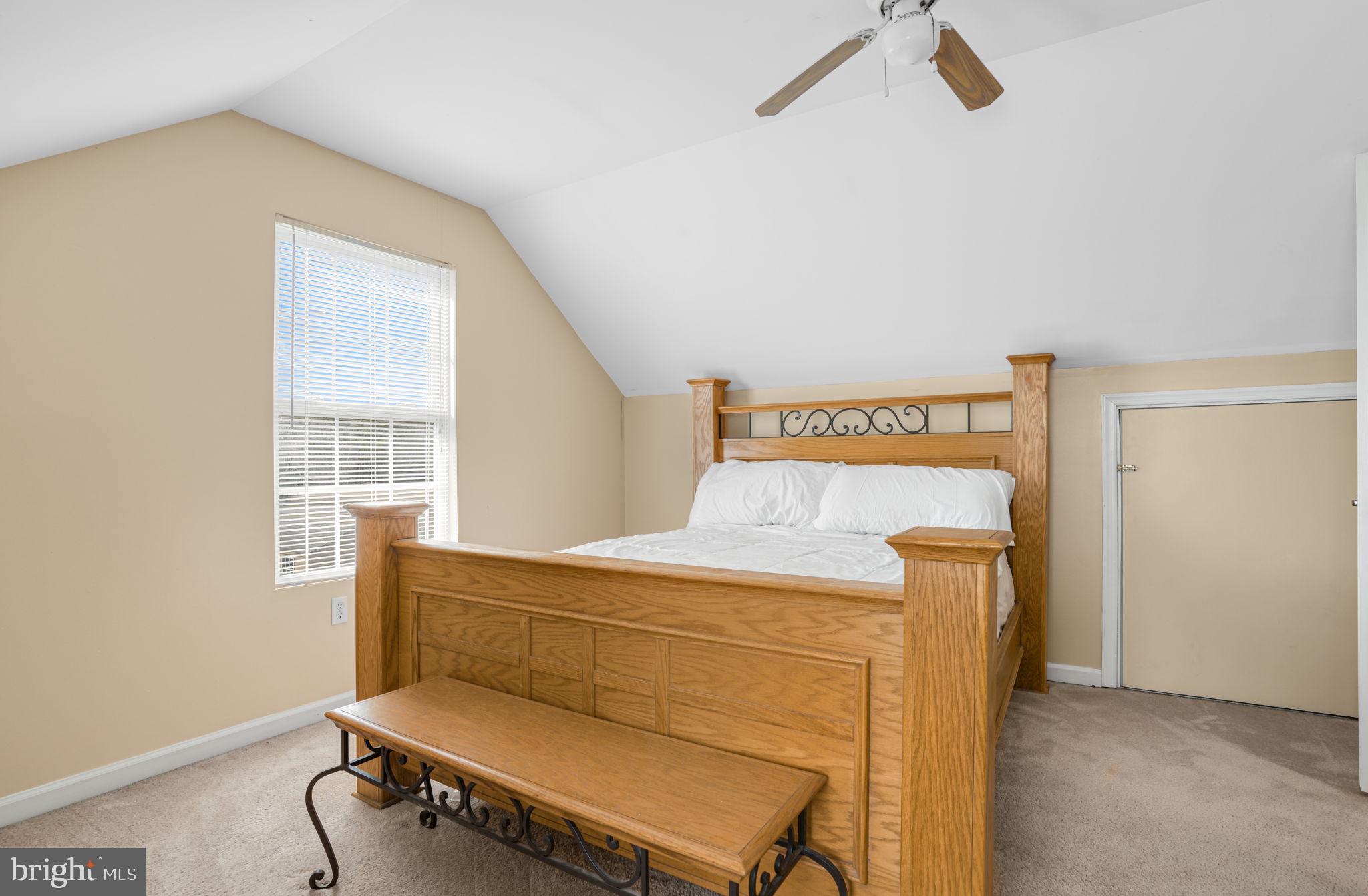 CAPTAIN'S COVE - Residential