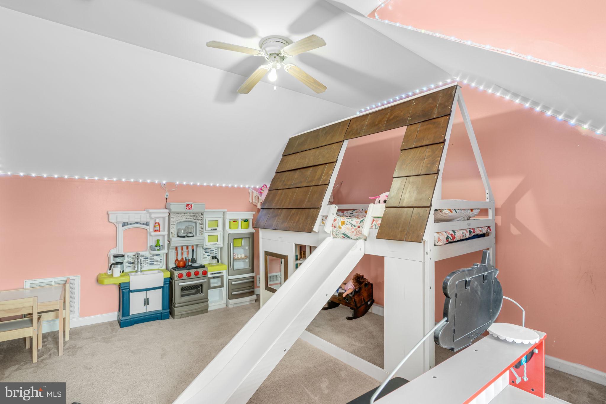 CAPTAIN'S COVE - Residential