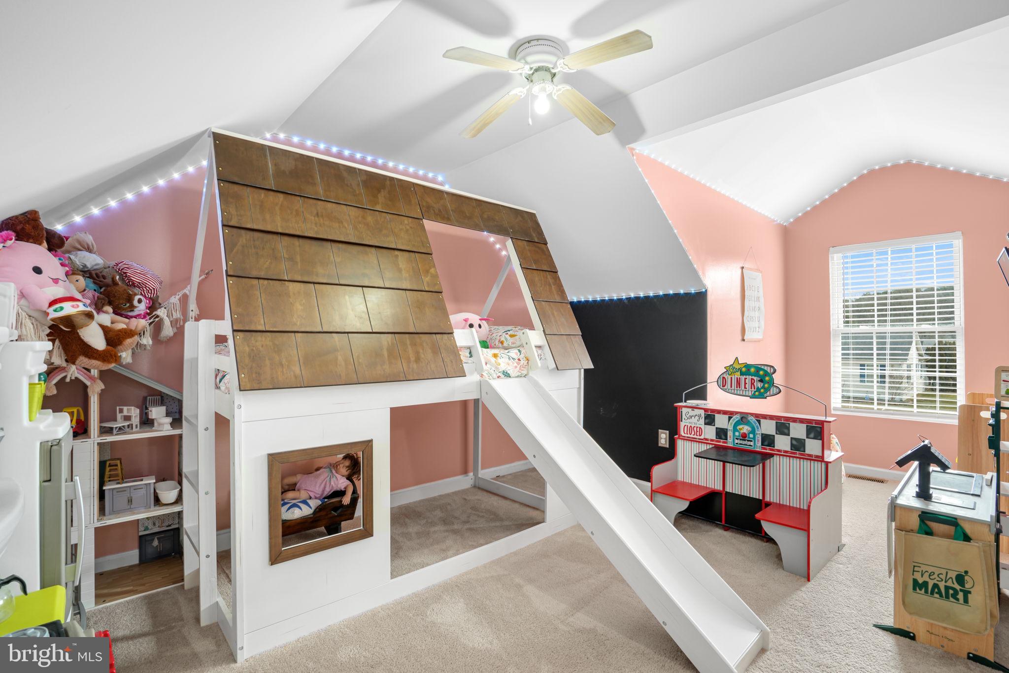 CAPTAIN'S COVE - Residential