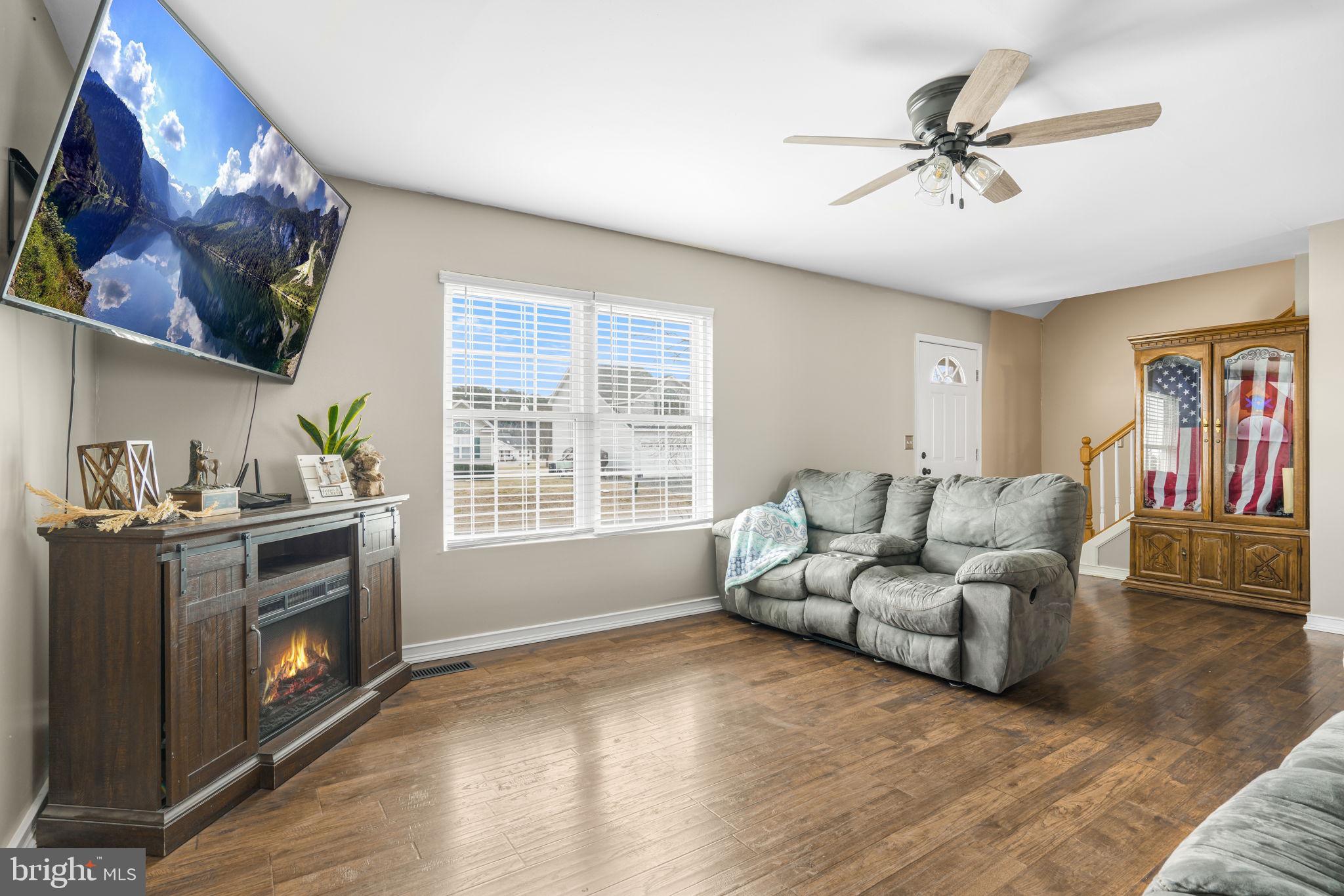 CAPTAIN'S COVE - Residential