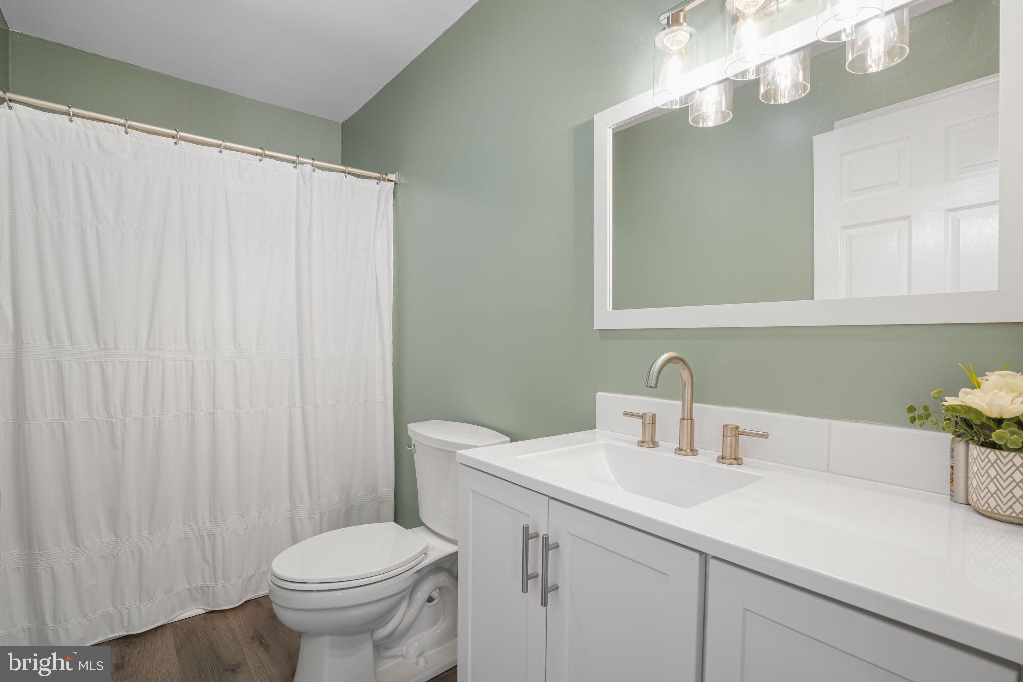 CAPTAIN'S COVE - Residential