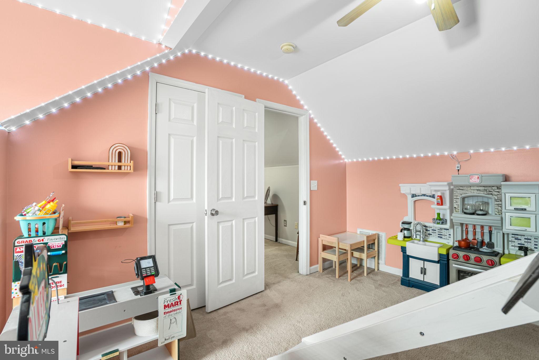 CAPTAIN'S COVE - Residential