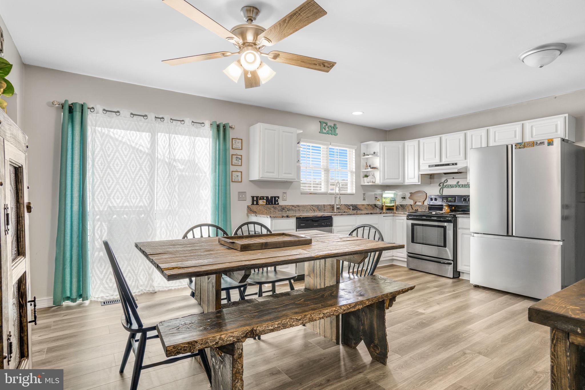 CAPTAIN'S COVE - Residential