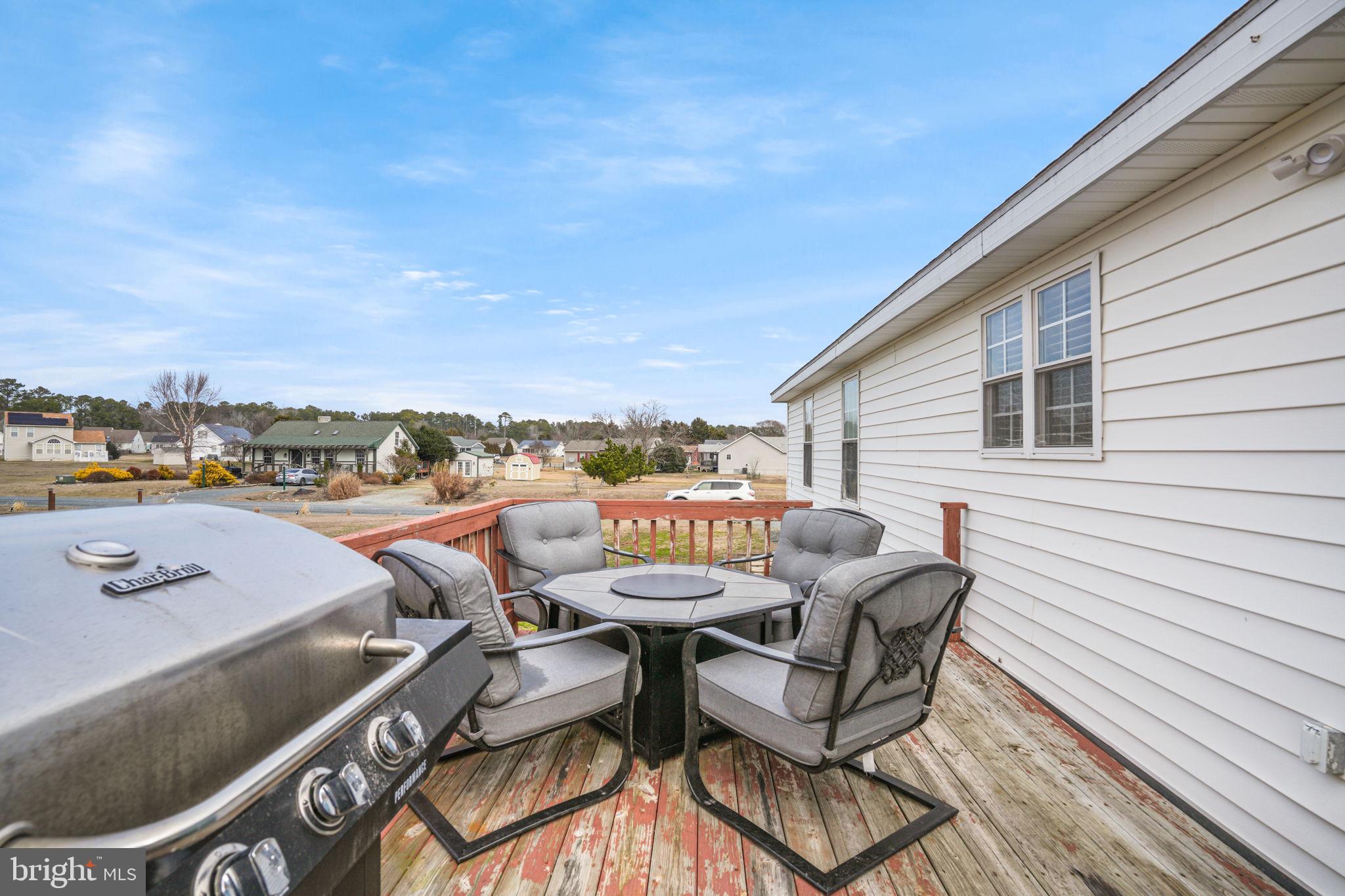 CAPTAIN'S COVE - Residential