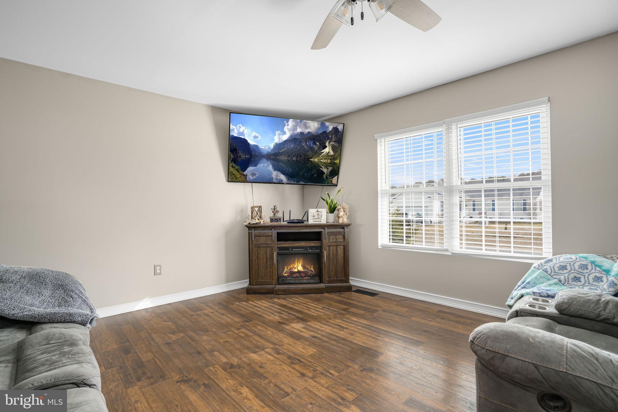 CAPTAIN'S COVE - Residential