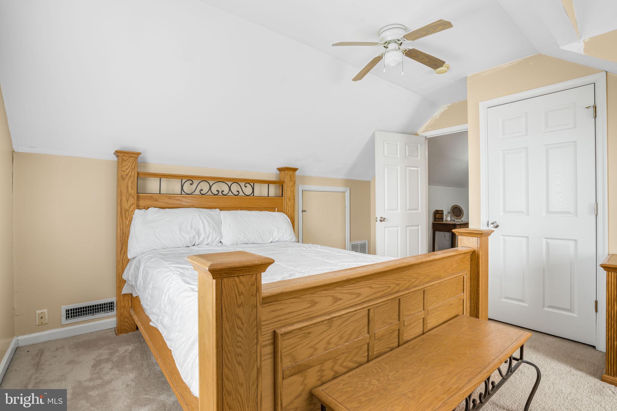 CAPTAIN'S COVE - Residential