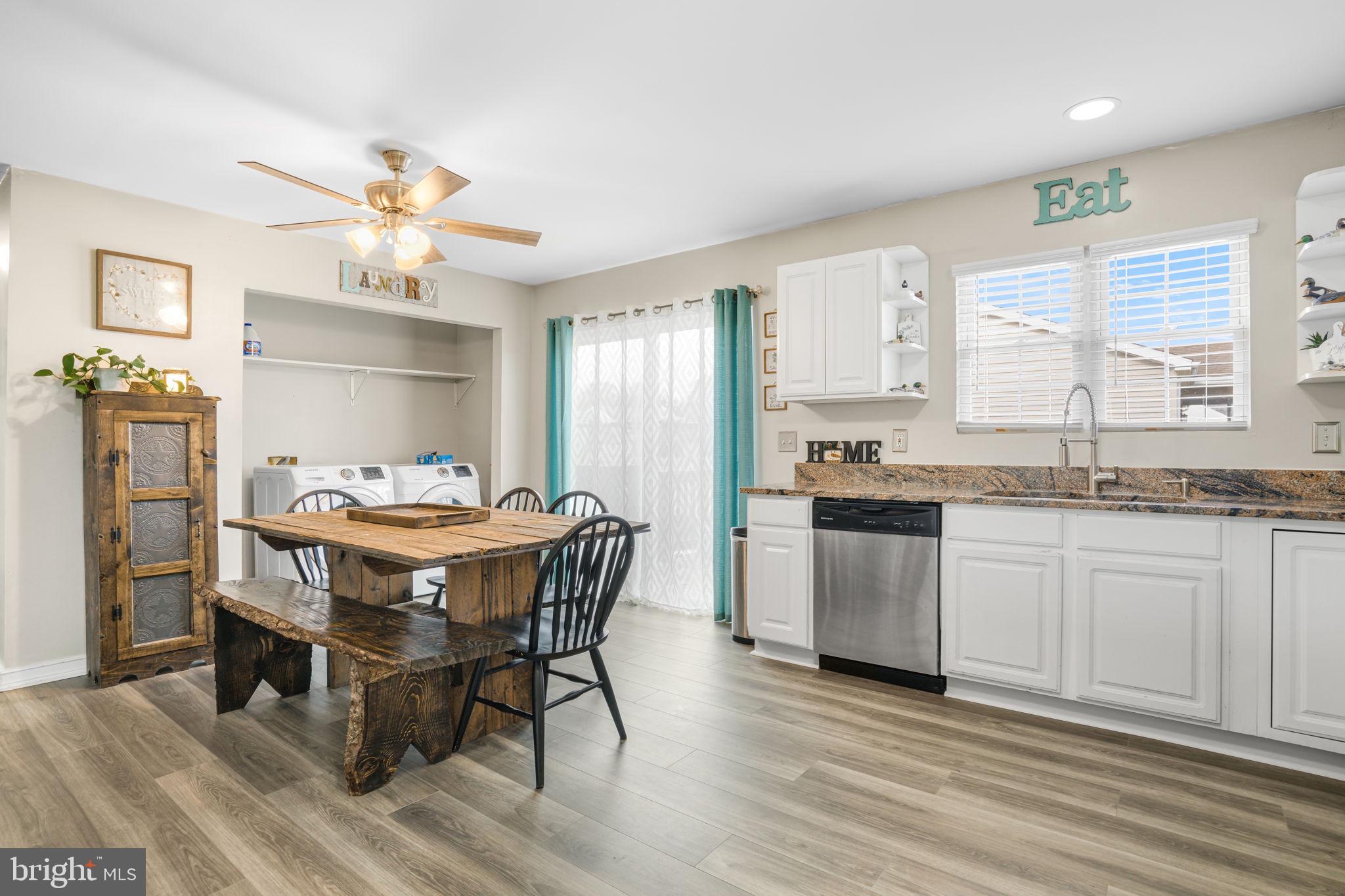 CAPTAIN'S COVE - Residential