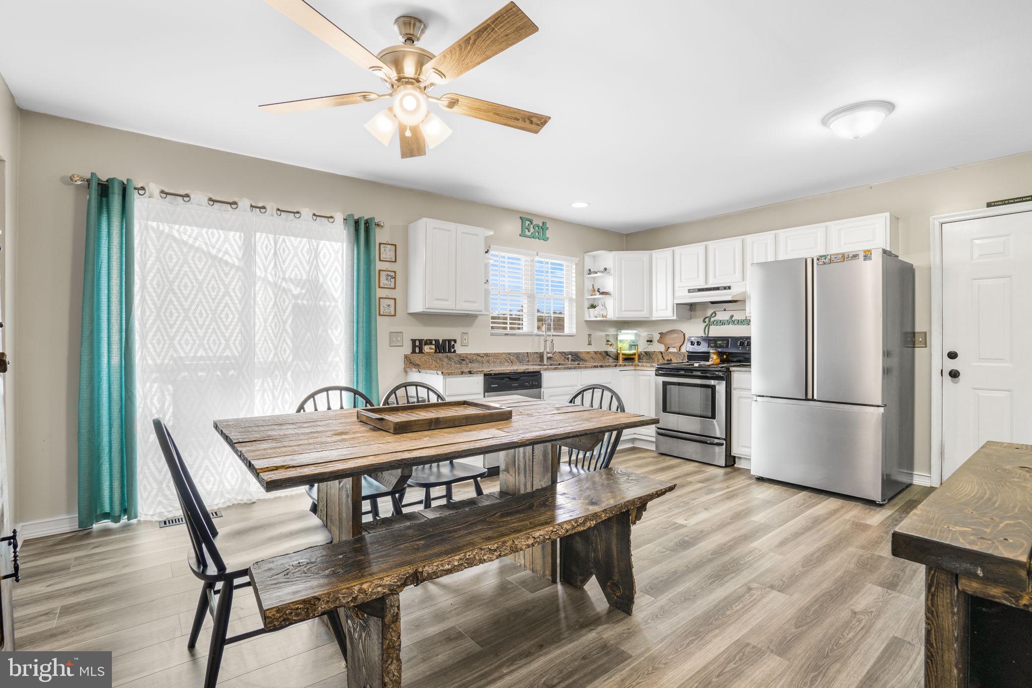 CAPTAIN'S COVE - Residential