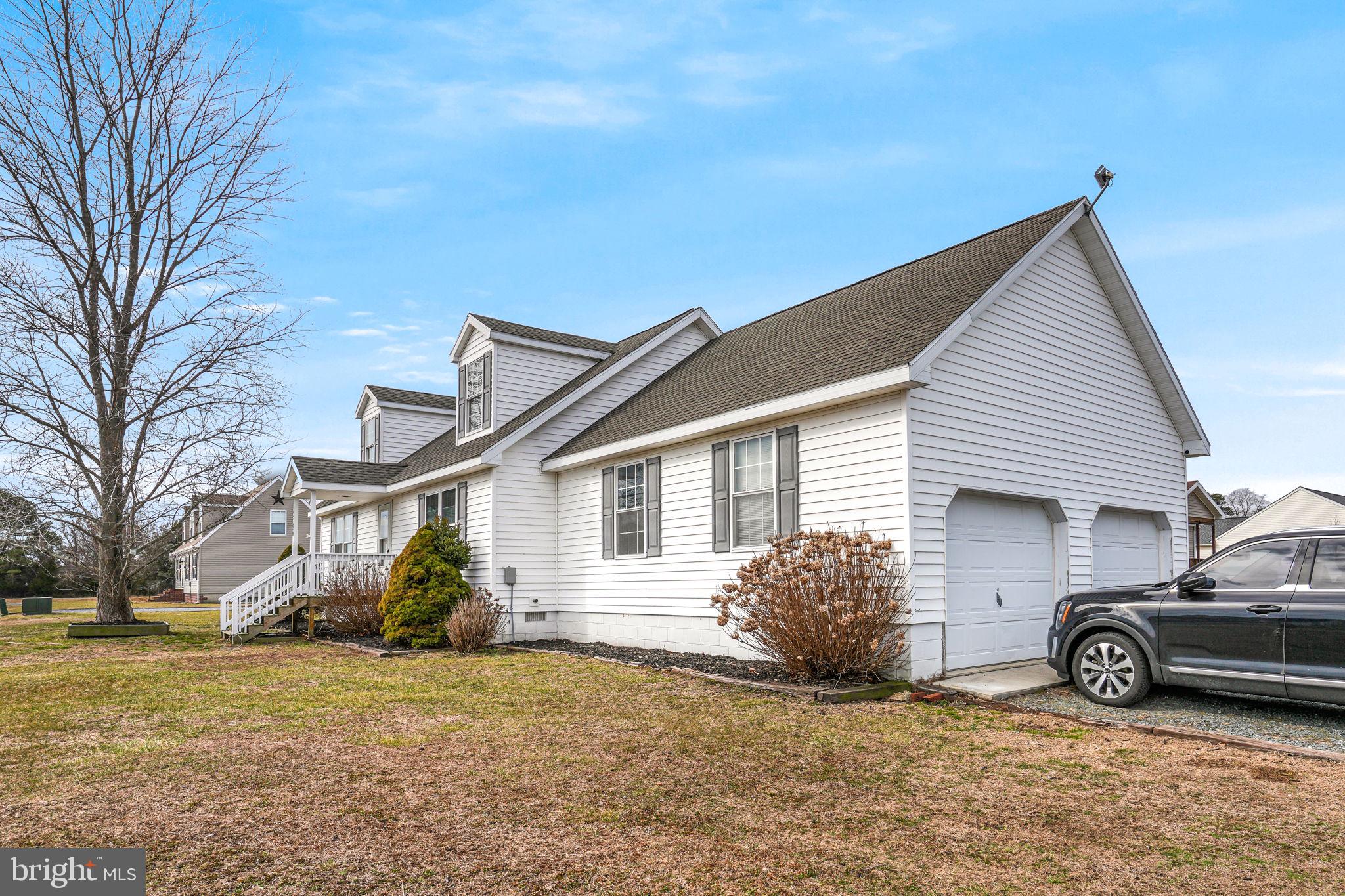 CAPTAIN'S COVE - Residential