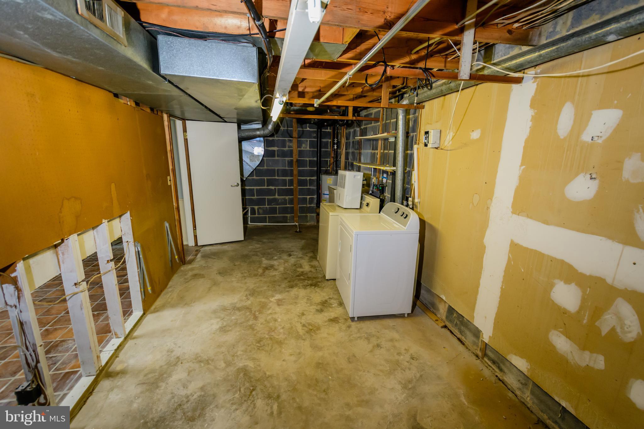 WHISKEY BOTTOM - Residential