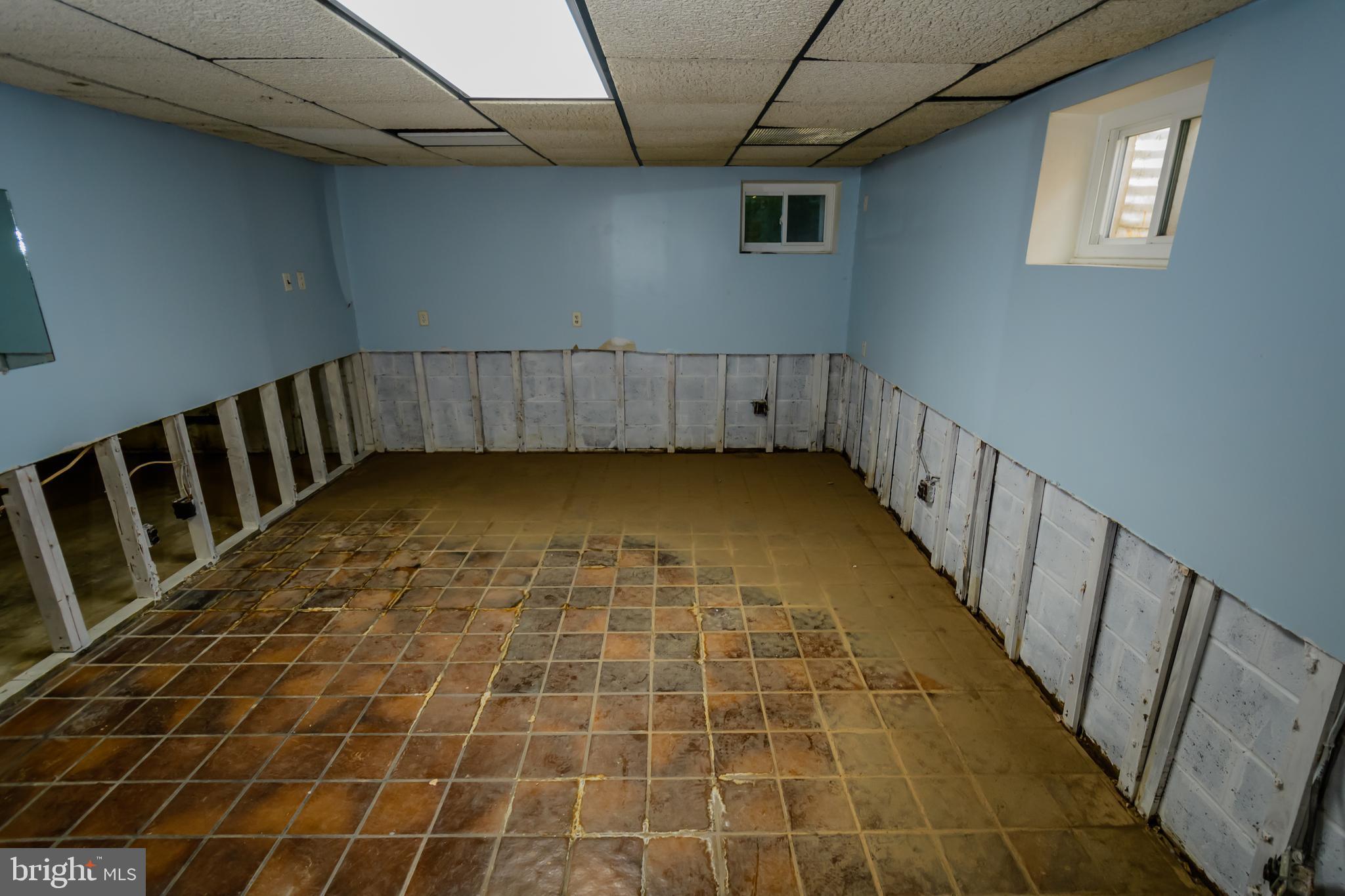 WHISKEY BOTTOM - Residential