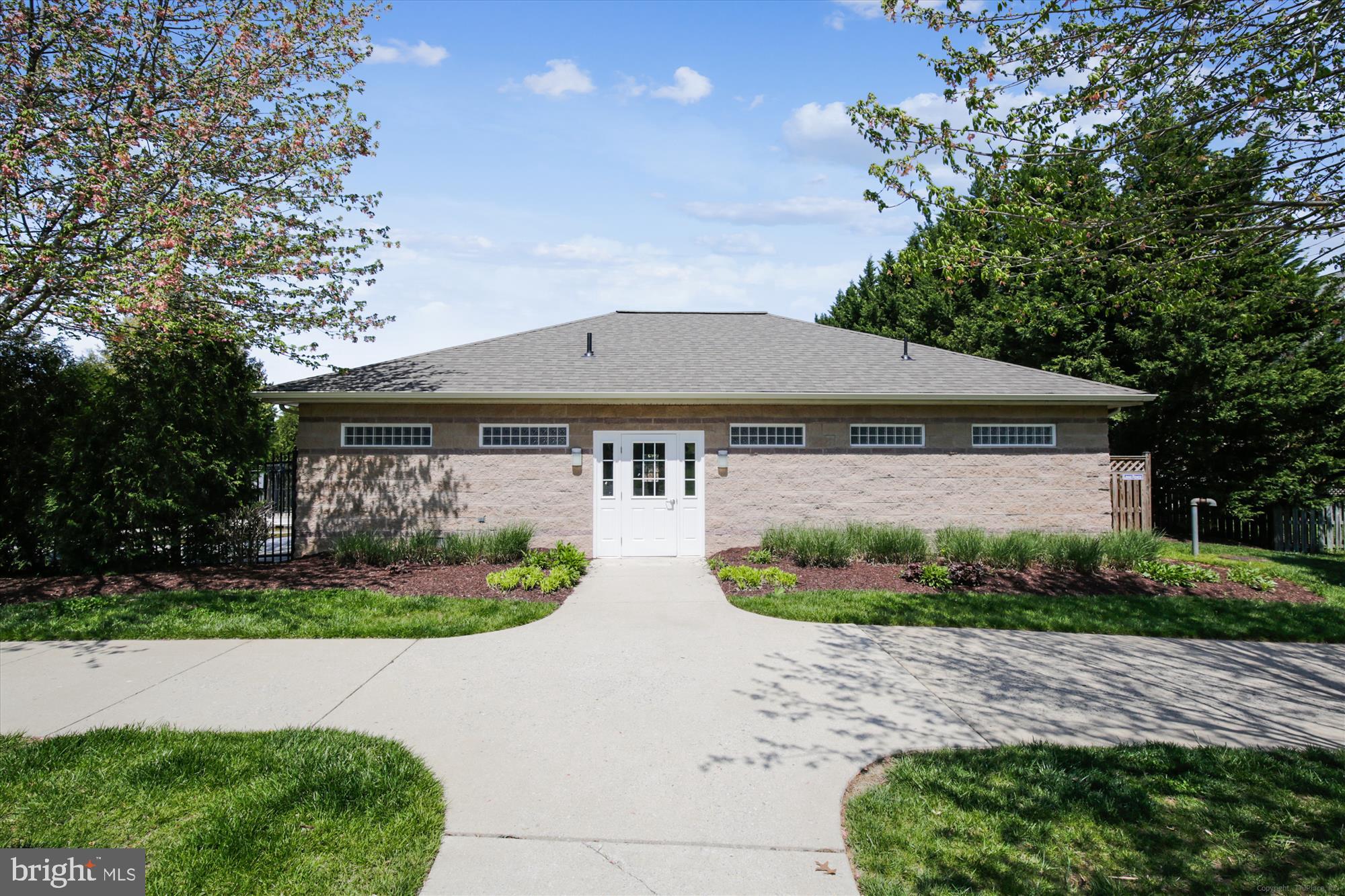 NORTH CROSSING - Residential Lease