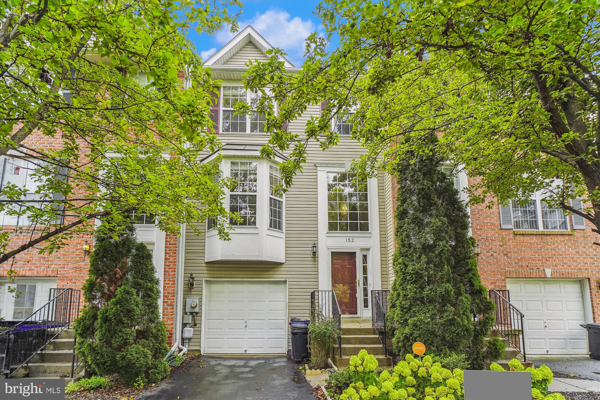 Inviting, bright, and spacious 3-level townhome in sought-after North Crossing! This well-maintained 3BR/2.5BA home offers 2,350+ sq ft of living space and a new HVAC system (2023). Main level features a two-story foyer, open living/dining room with bay window, and an eat-in kitchen with island, pantry, and access to a large deck—ideal for entertaining.
Upstairs, the primary suite boasts vaulted ceilings, hardwood floors, dual closets, and a spa-like bath with soaking tub, dual vanities, and separate shower. Two additional bedrooms and full hall bath complete the upper level.
The finished walk-out lower level offers a generous family room with access to a fully fenced yard, garden beds, and a patio. Additional highlights: 1-car garage with storage, backyard shed, and assigned parking directly in front.
Enjoy community amenities including outdoor pool, tot lots, and green space. Close to major commuter routes, shopping, dining, and more!