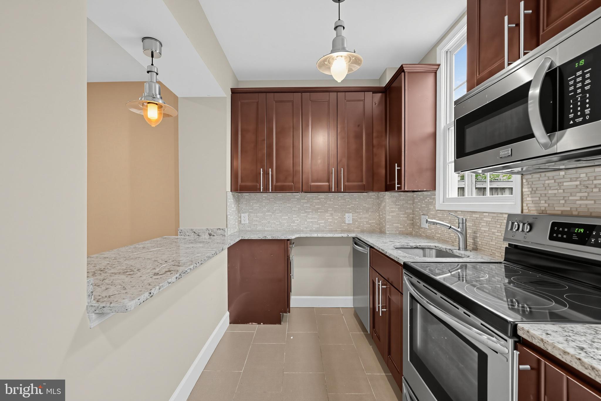 208 T STREET NE 1