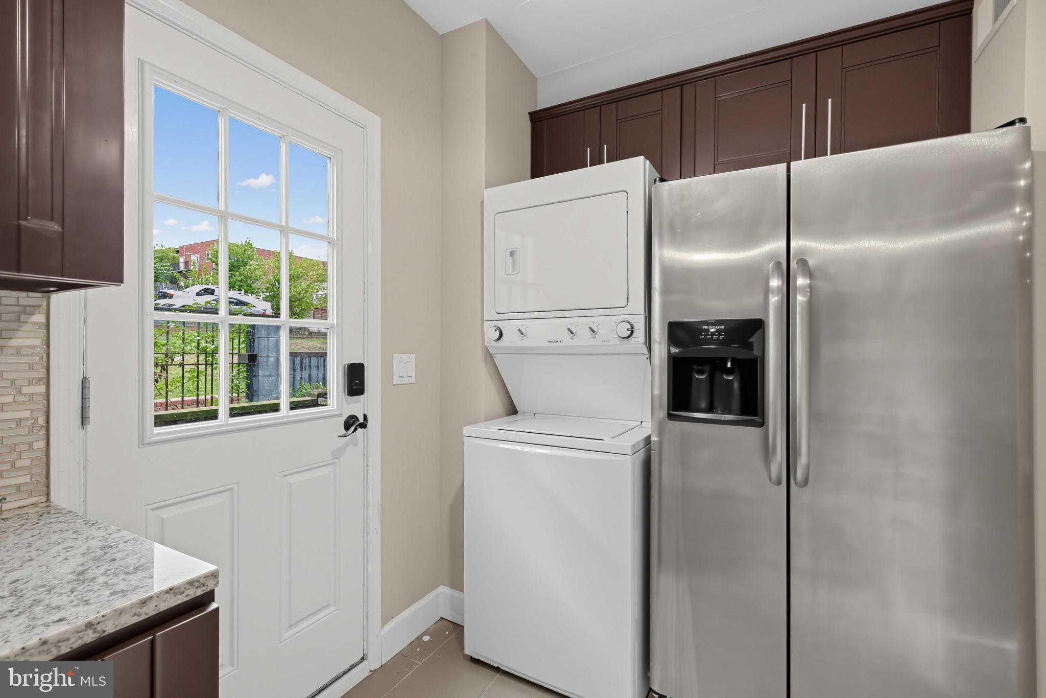 208 T STREET NE 1