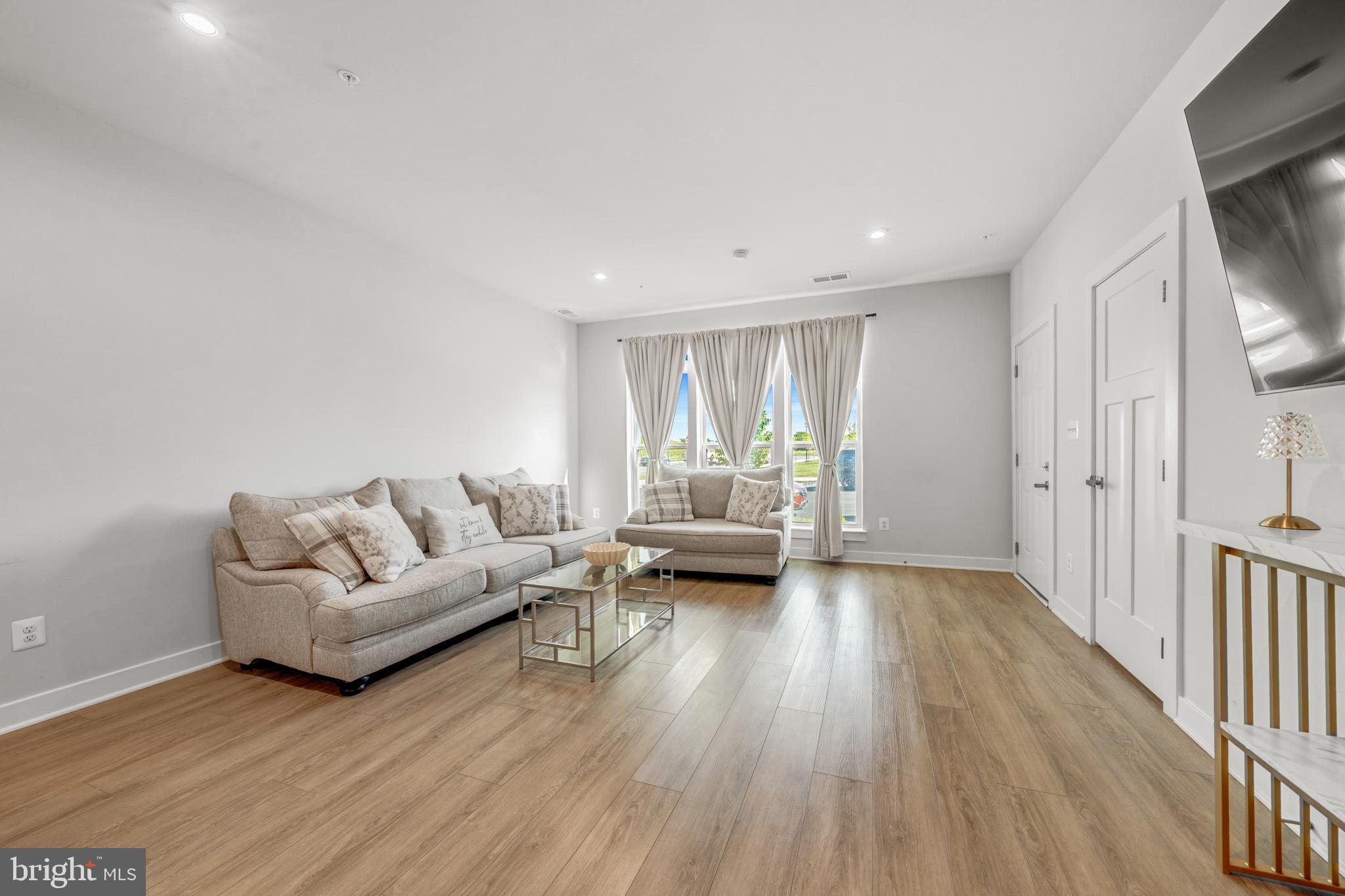 ARCOLA TOWN CENTER CONDO - Residential