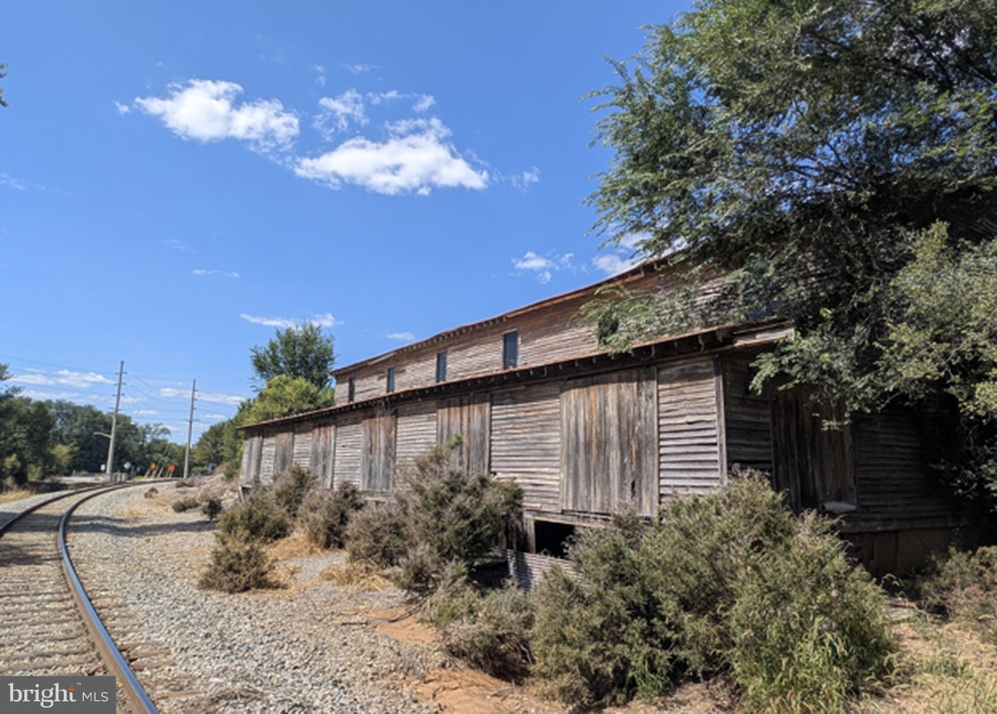 1524 COUNTRY CLUB ROAD