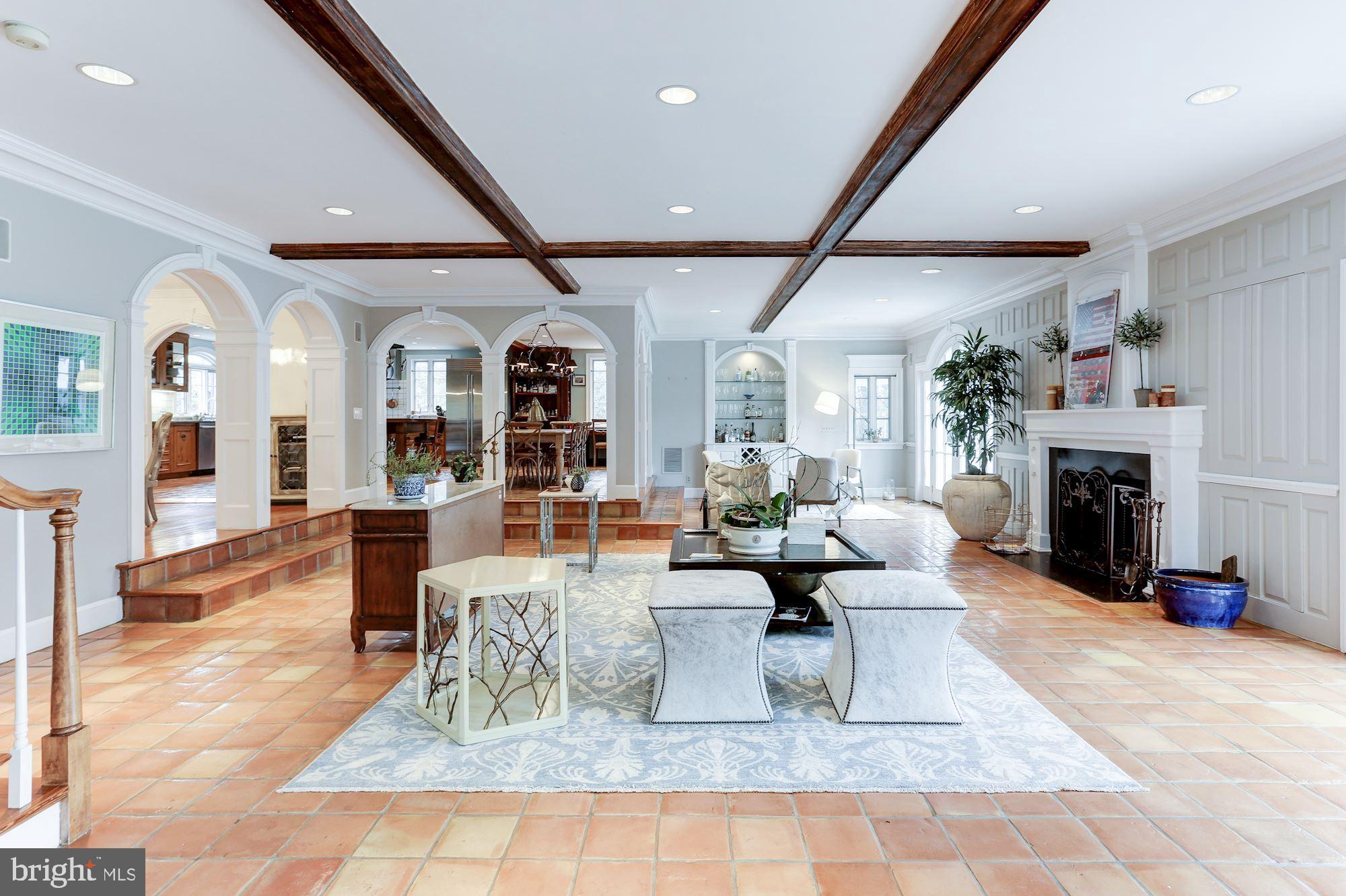 SALONA VILLAGE - Residential