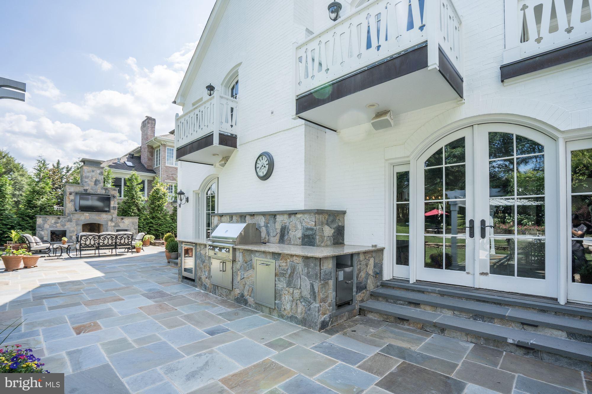 SALONA VILLAGE - Residential