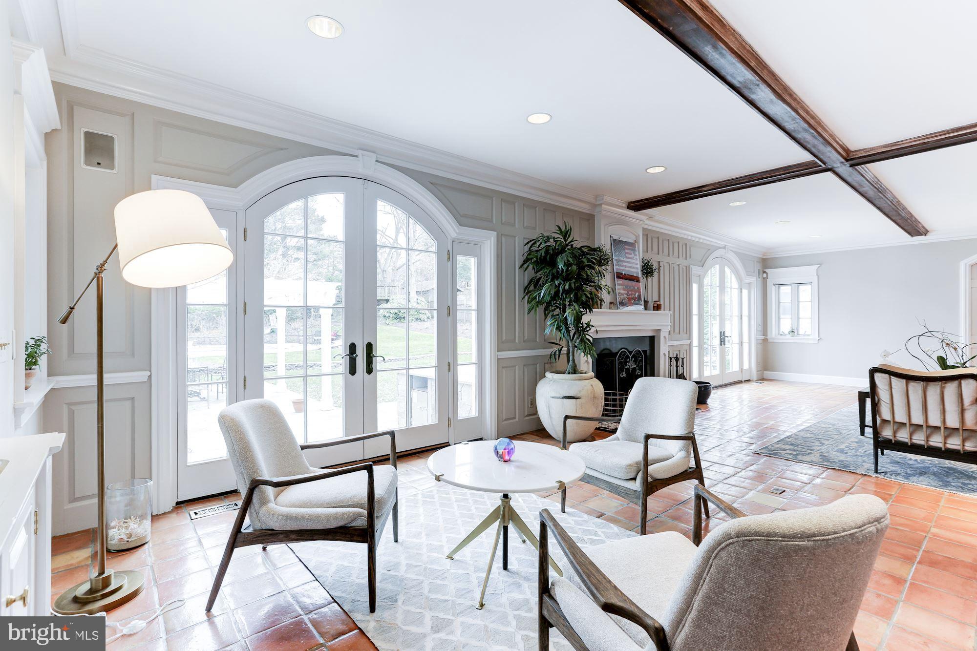 SALONA VILLAGE - Residential