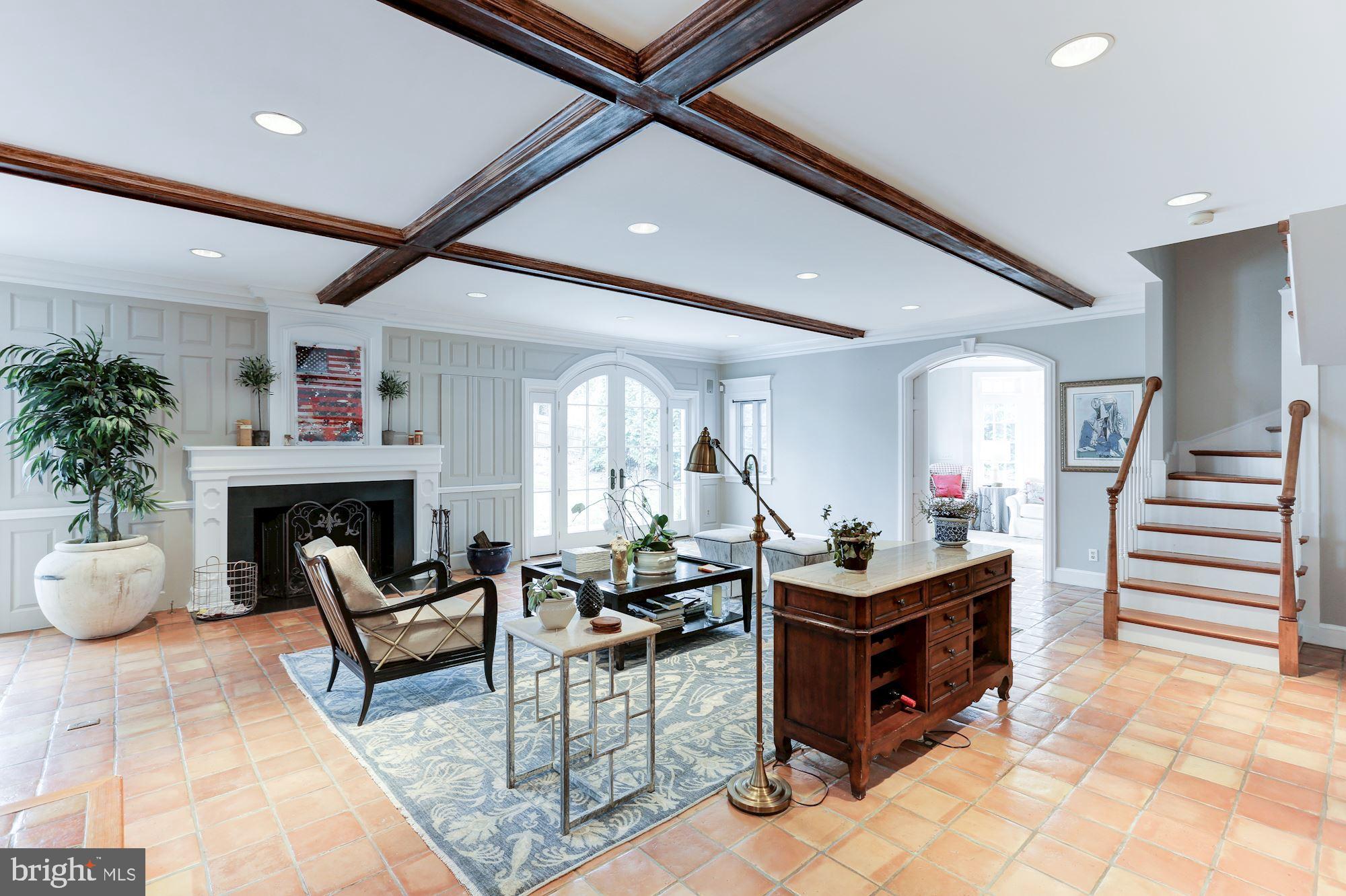 SALONA VILLAGE - Residential