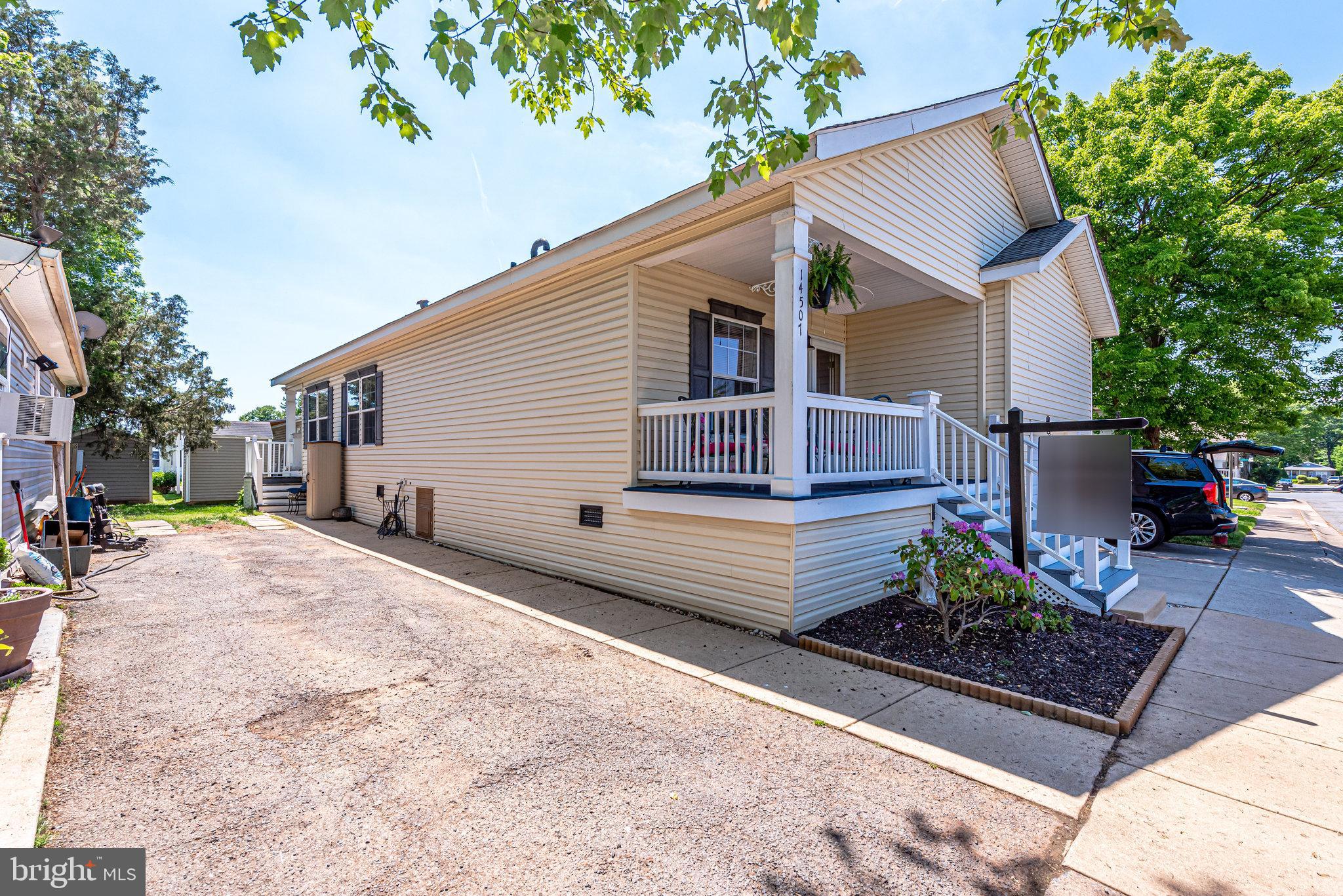 MEADOWS OF CHANTILLY - Residential