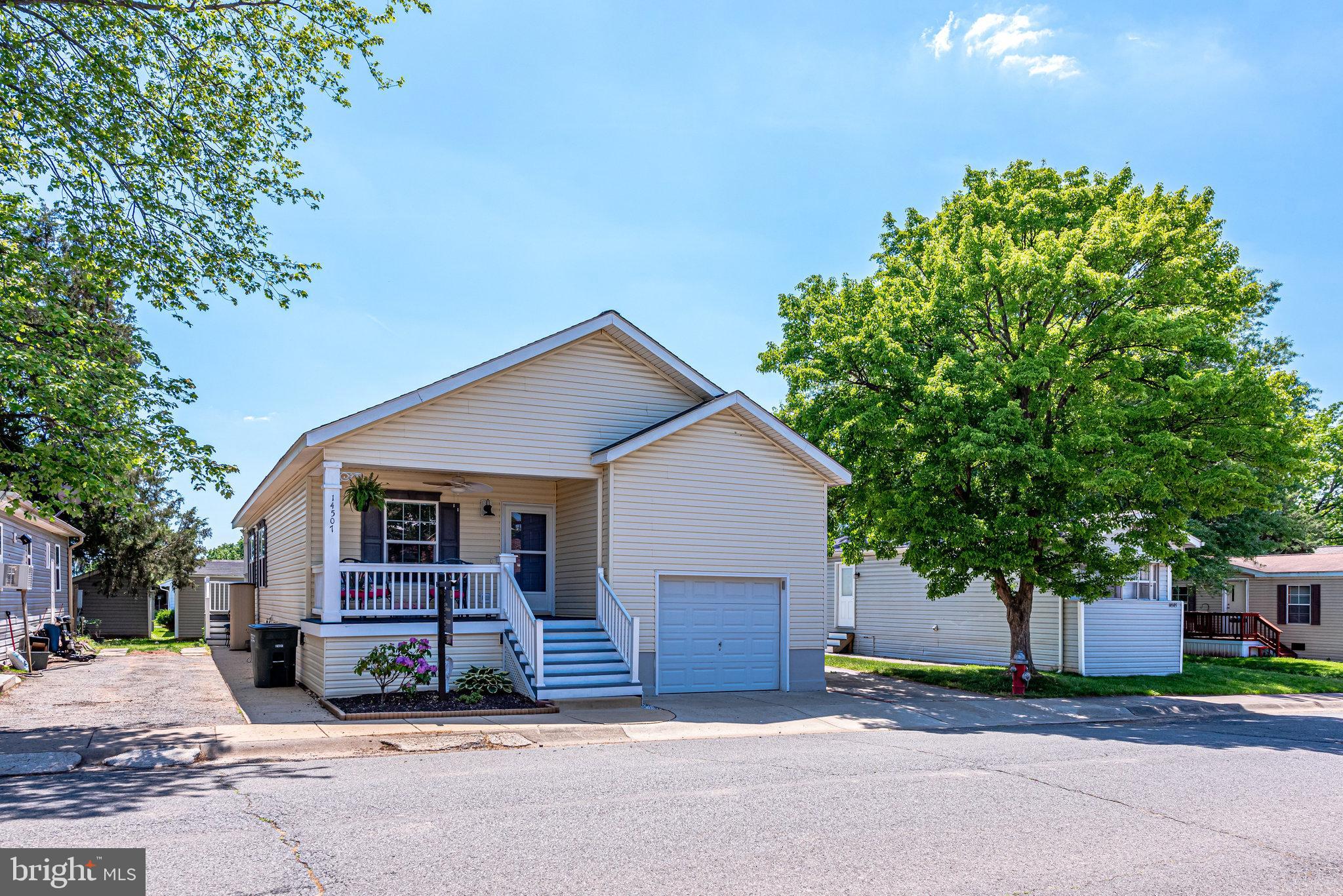 MEADOWS OF CHANTILLY - Residential