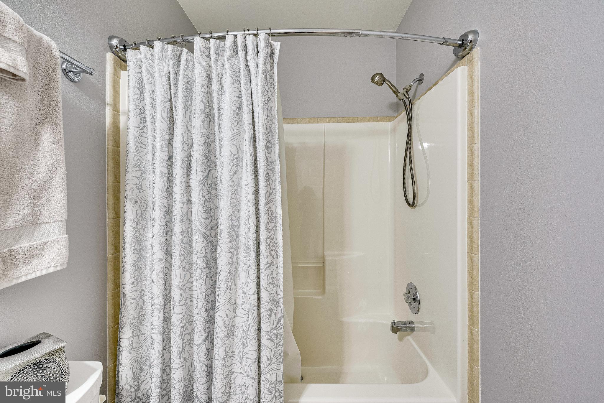 MEADOWS OF CHANTILLY - Residential