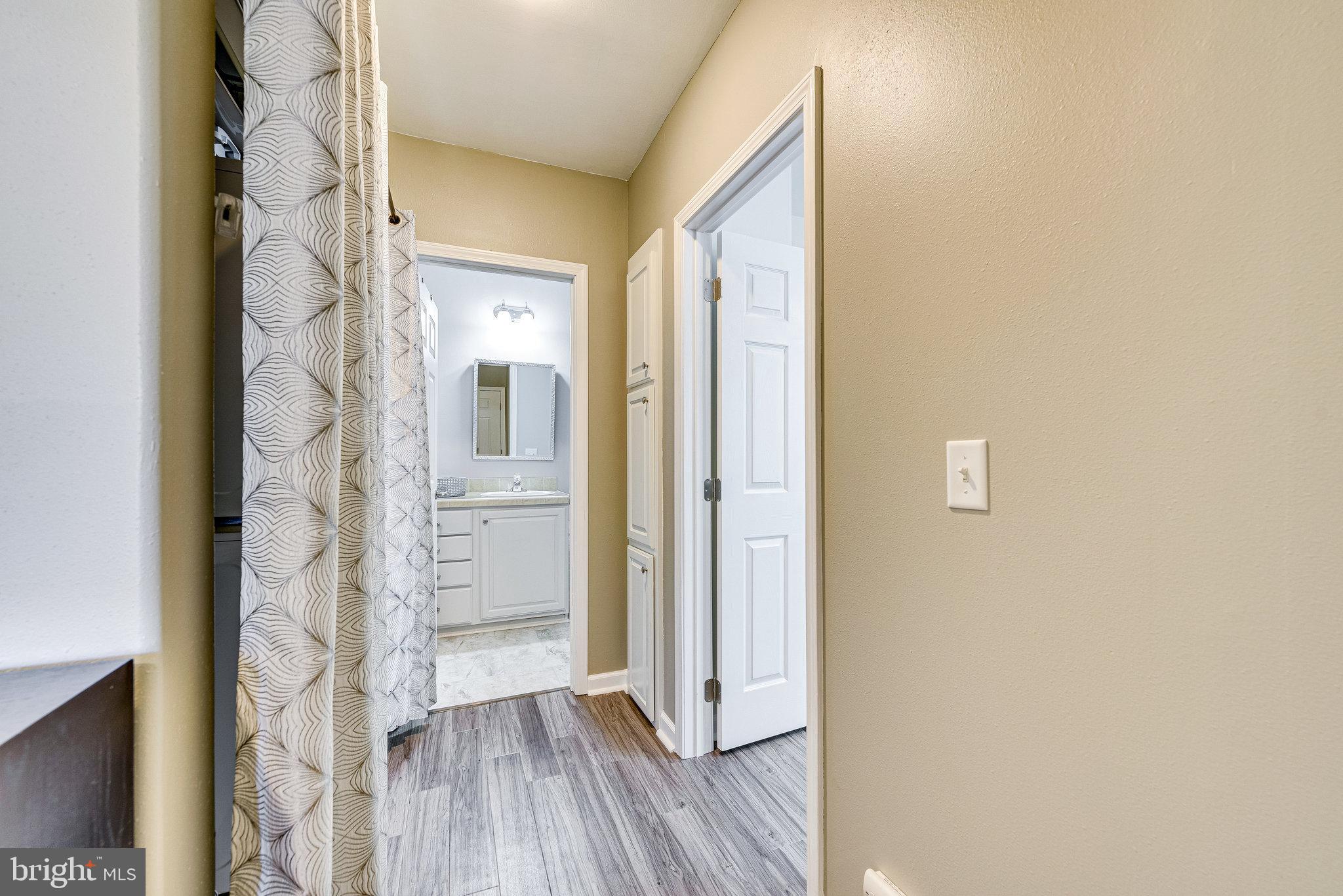 MEADOWS OF CHANTILLY - Residential