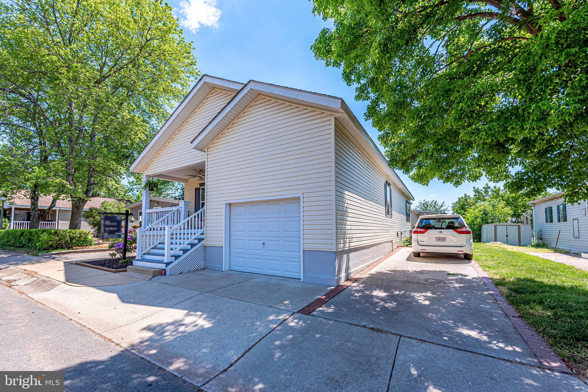 MEADOWS OF CHANTILLY - Residential