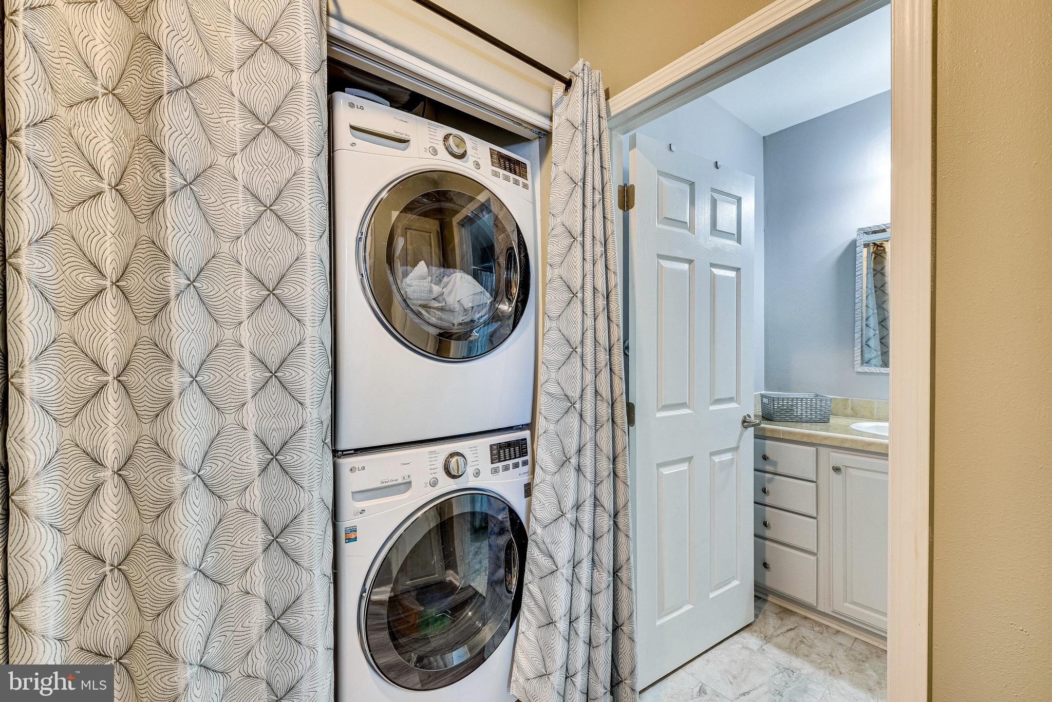 MEADOWS OF CHANTILLY - Residential