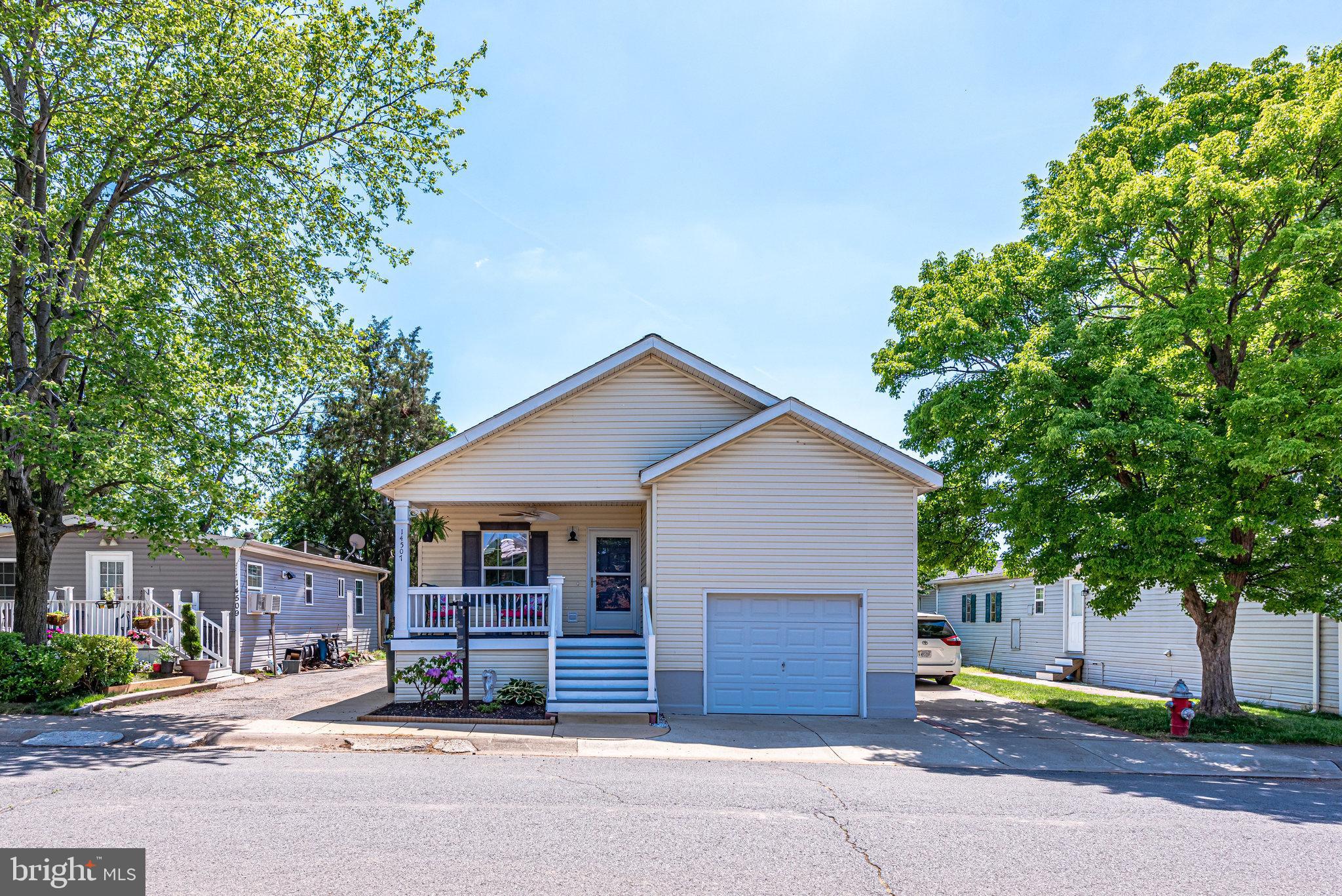 MEADOWS OF CHANTILLY - Residential