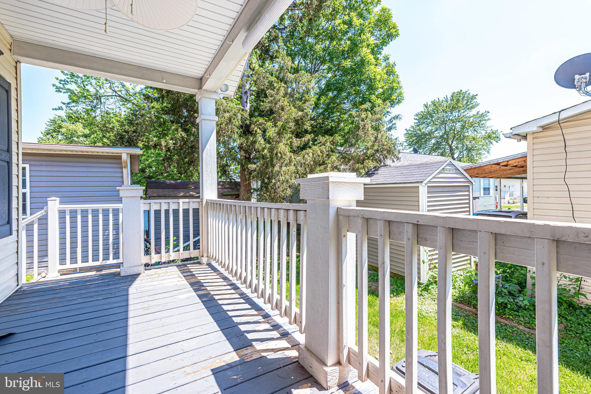 MEADOWS OF CHANTILLY - Residential