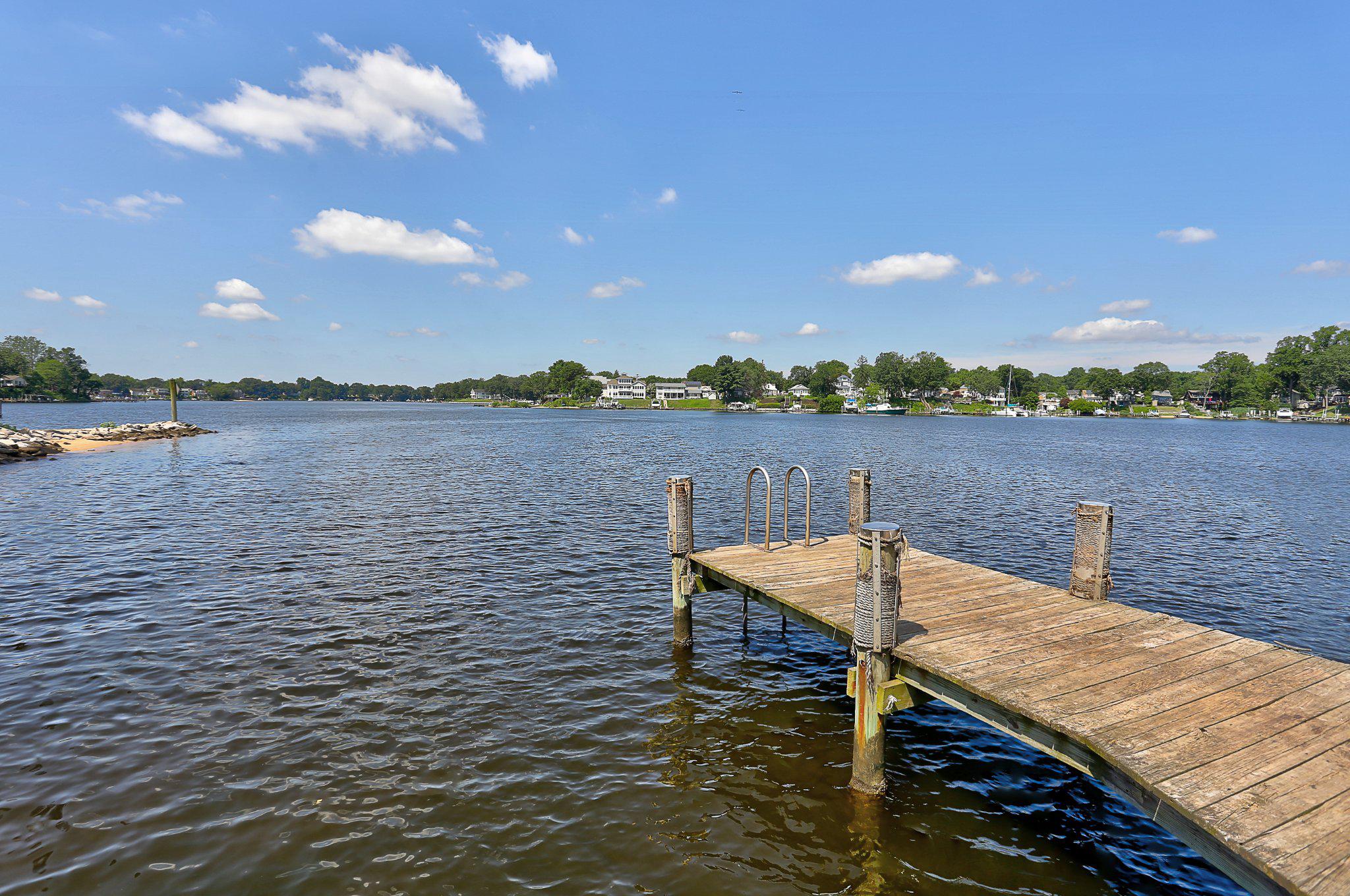 ELIZABETHS LANDING - Residential