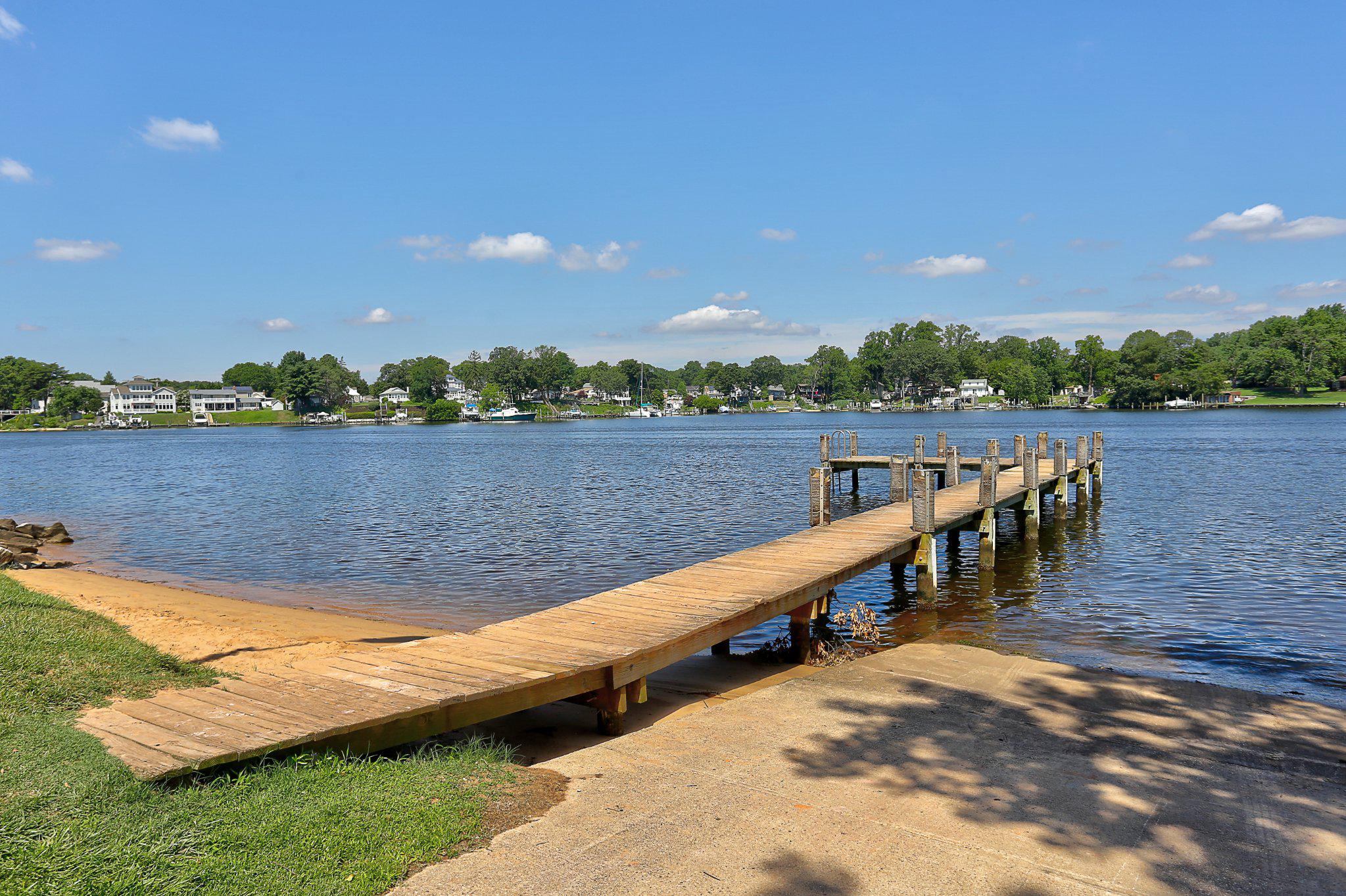 ELIZABETHS LANDING - Residential