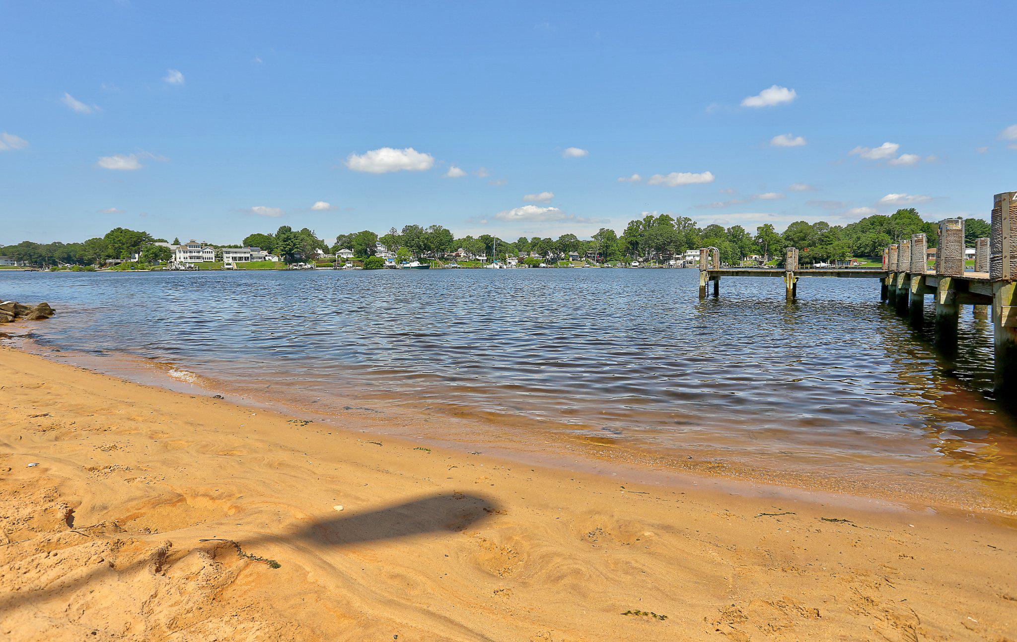 ELIZABETHS LANDING - Residential