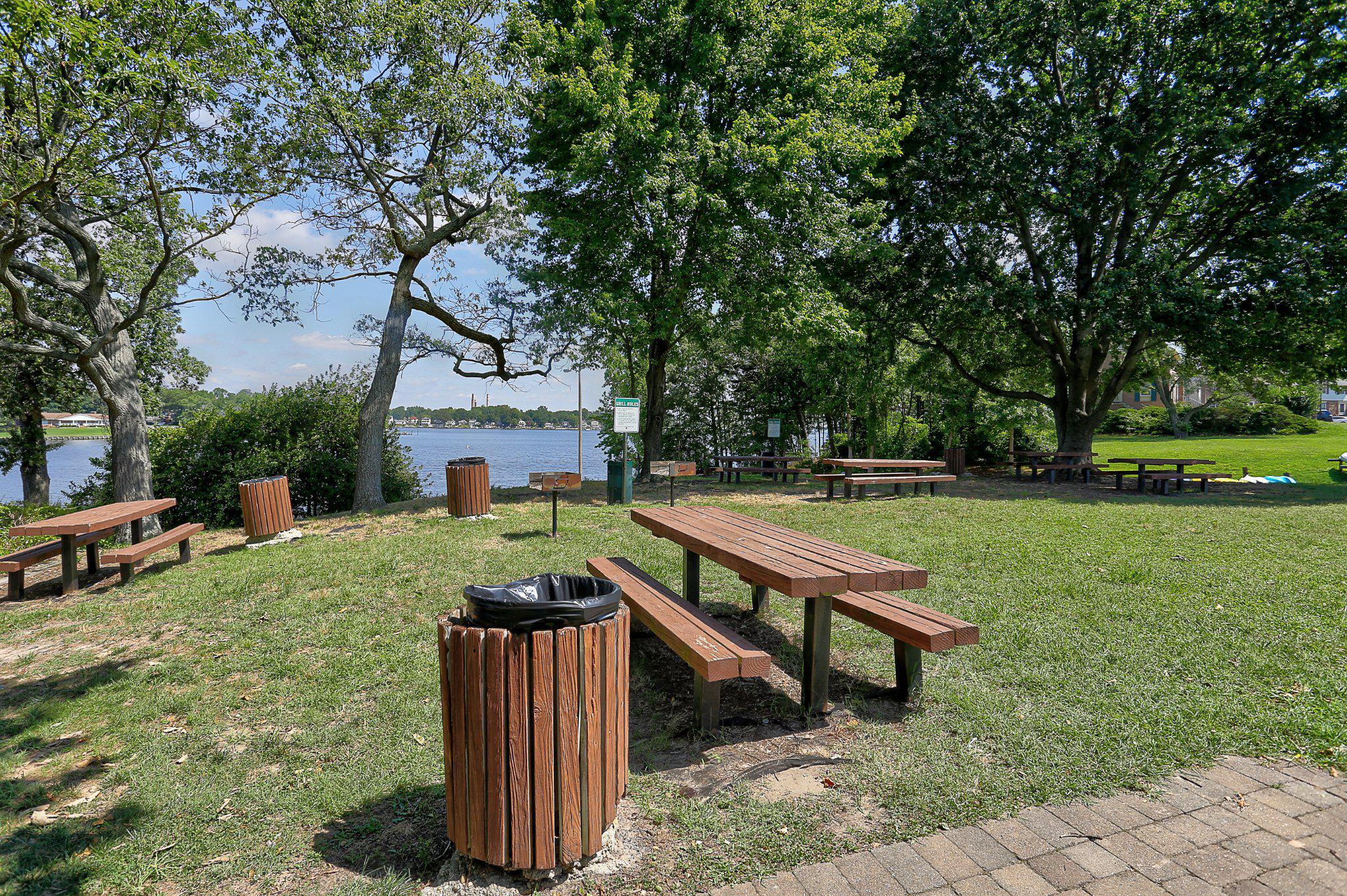 ELIZABETHS LANDING - Residential