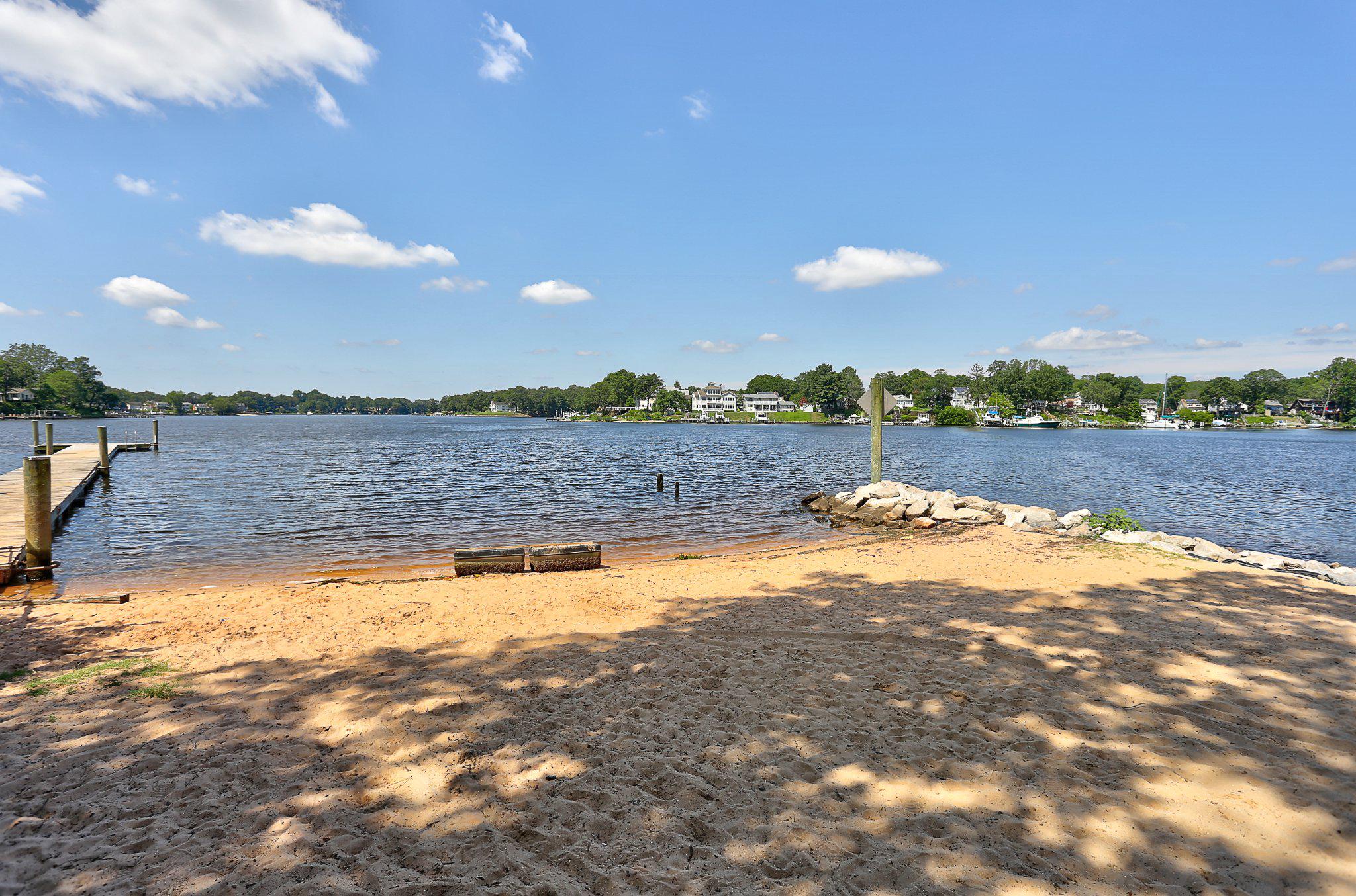 ELIZABETHS LANDING - Residential