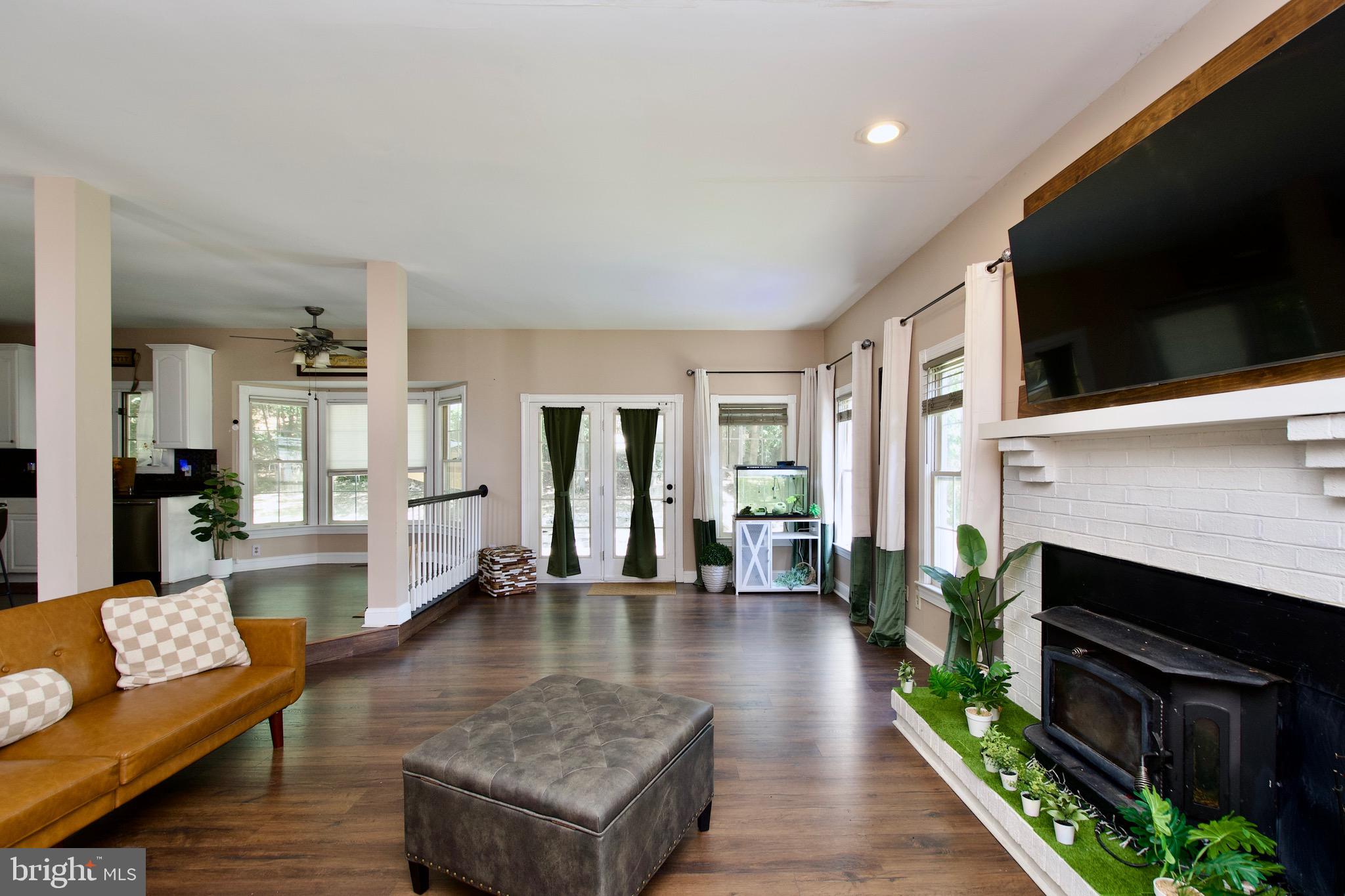 NEELSVILLE ESTATES - Residential