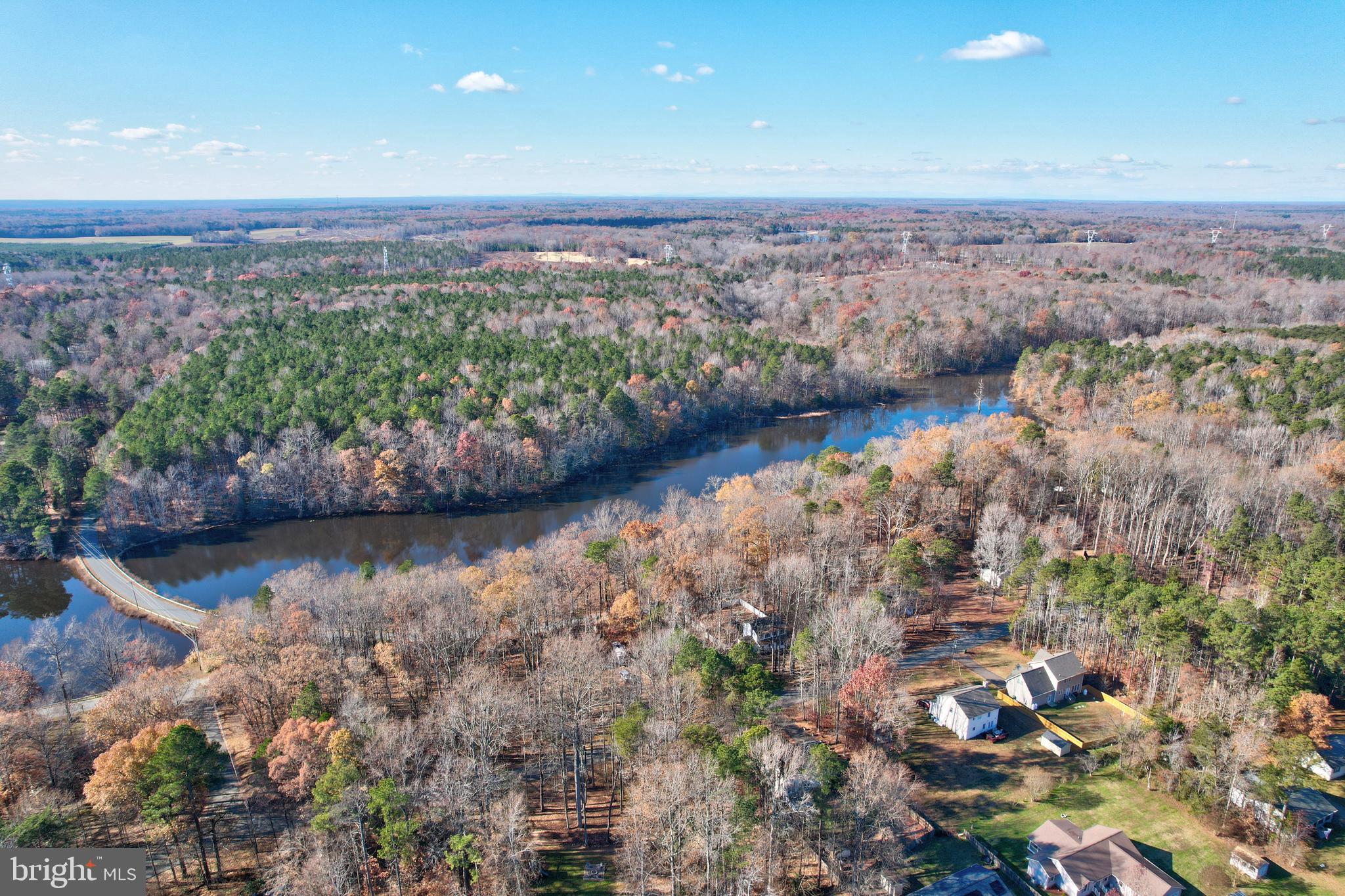 LAKE CAROLINE - Residential