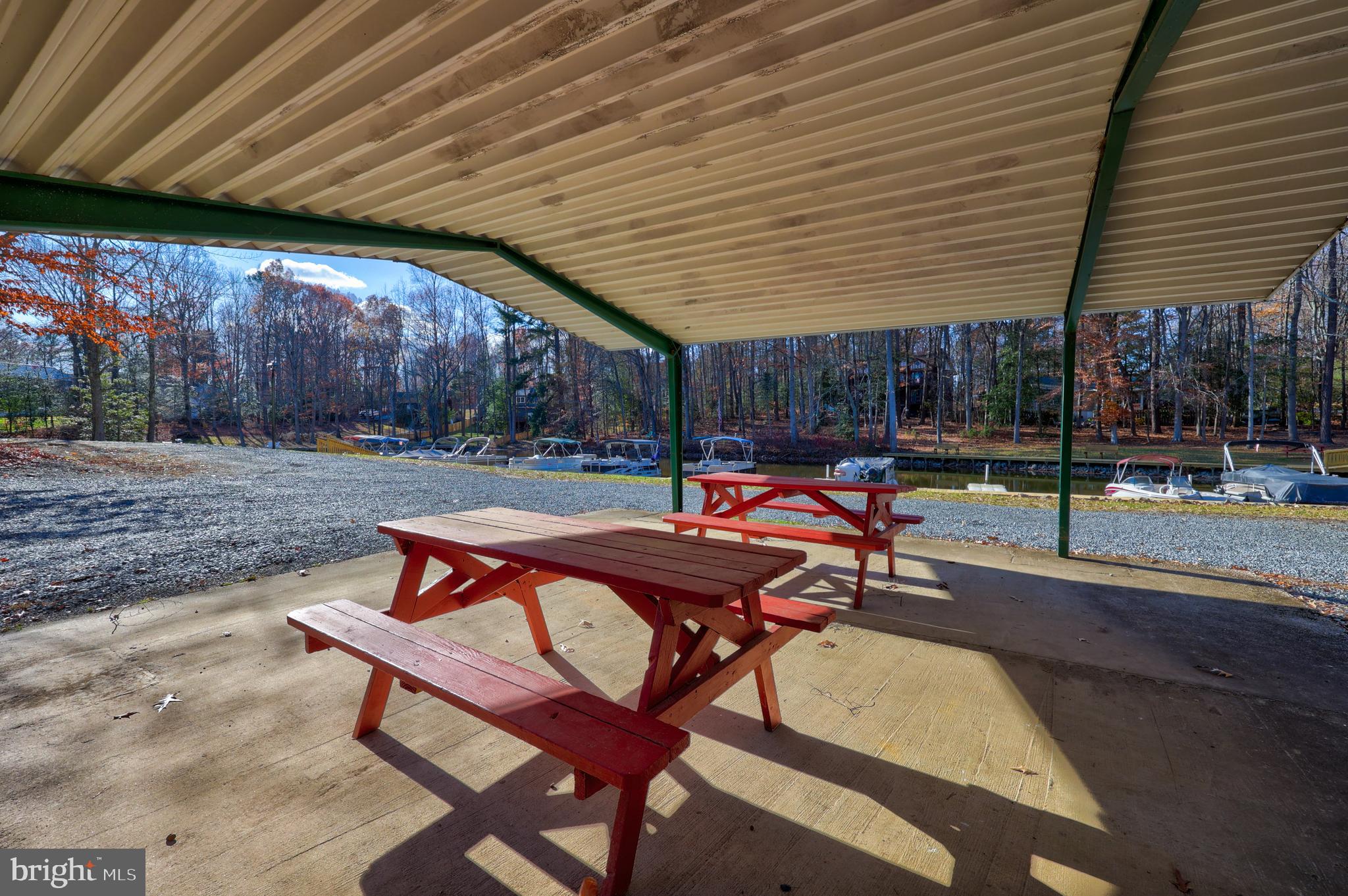 LAKE CAROLINE - Residential