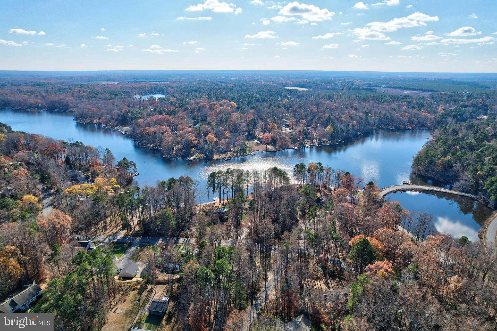 LAKE CAROLINE - Residential