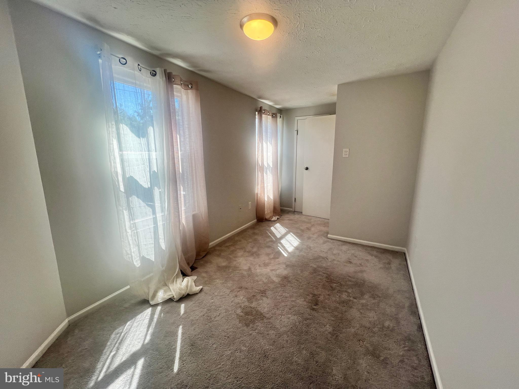 HILLCREST ORCHARDS - Residential Lease