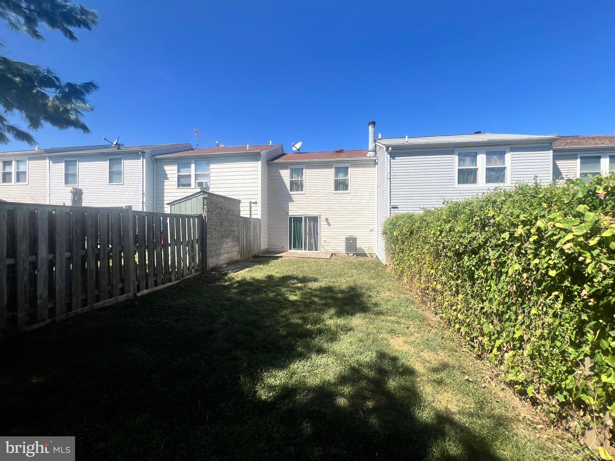 HILLCREST ORCHARDS - Residential Lease