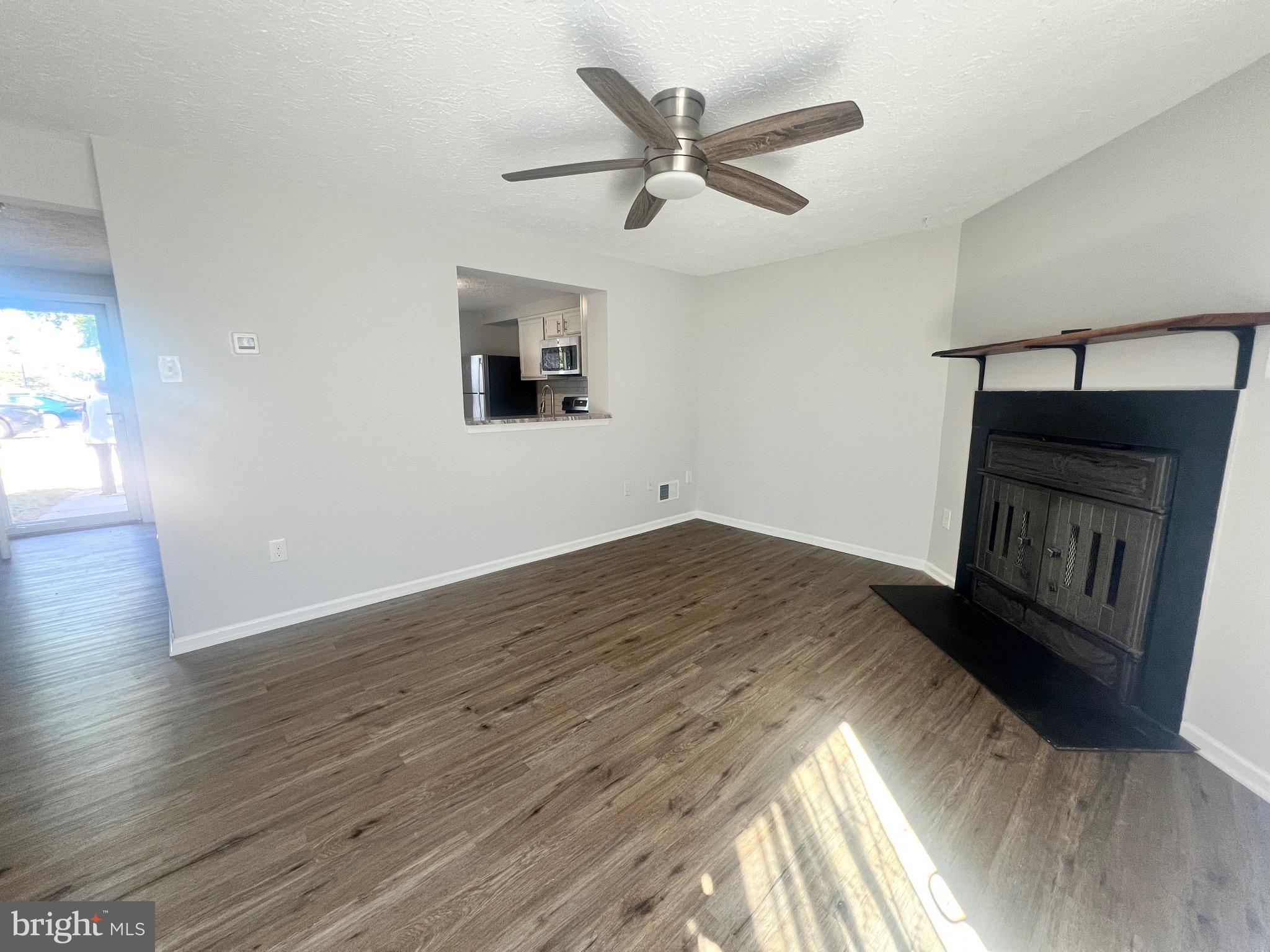 HILLCREST ORCHARDS - Residential Lease