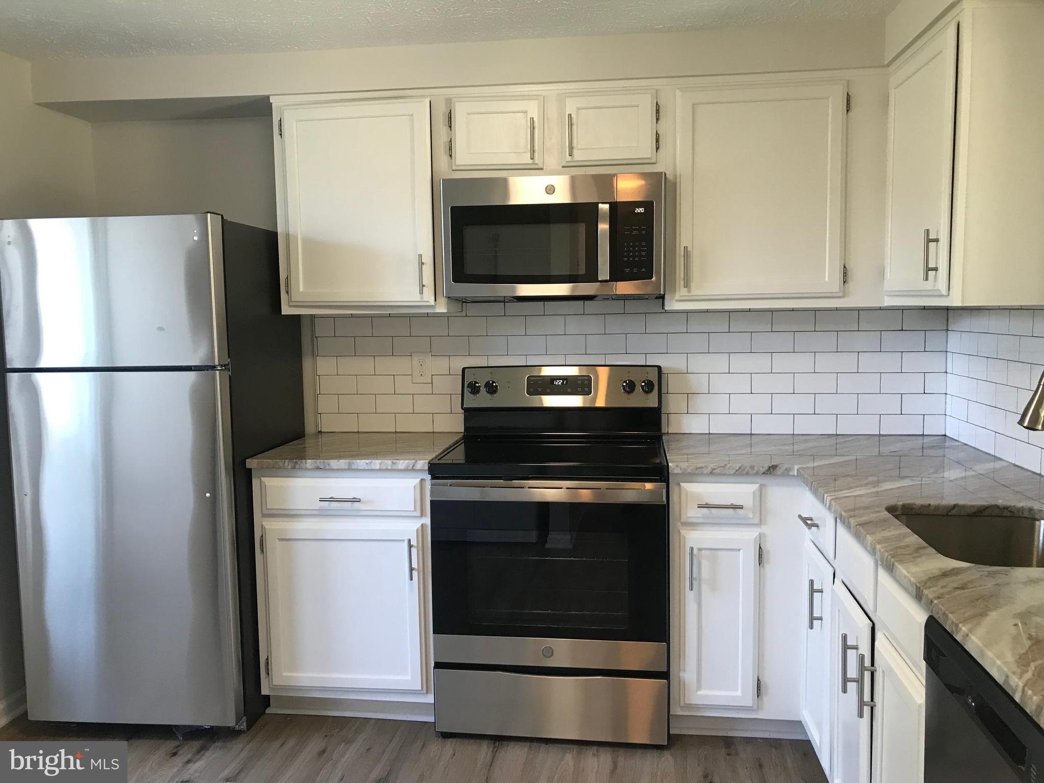 HILLCREST ORCHARDS - Residential Lease