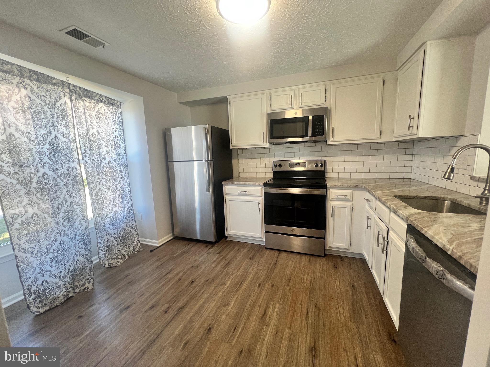 HILLCREST ORCHARDS - Residential Lease