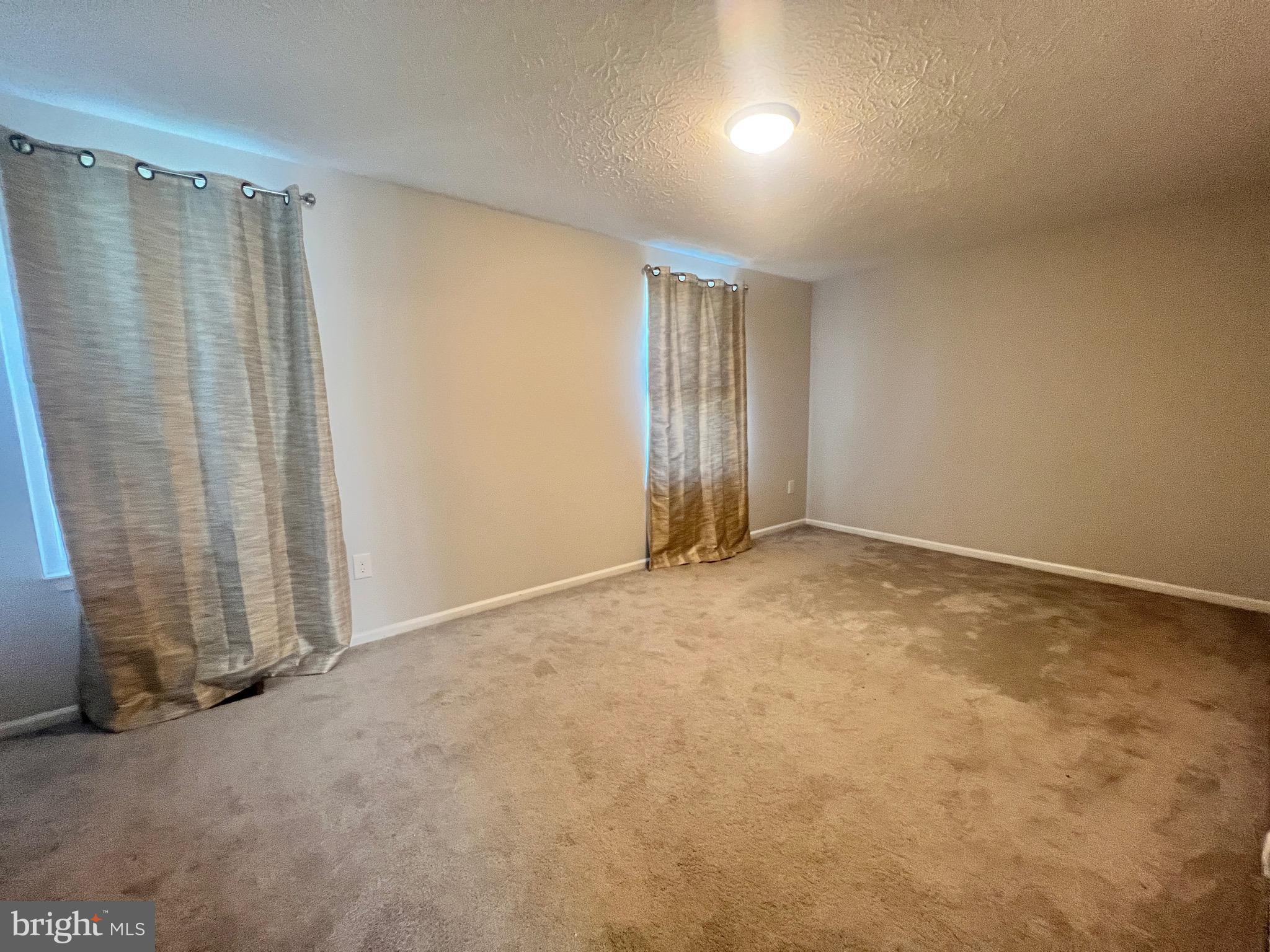 HILLCREST ORCHARDS - Residential Lease